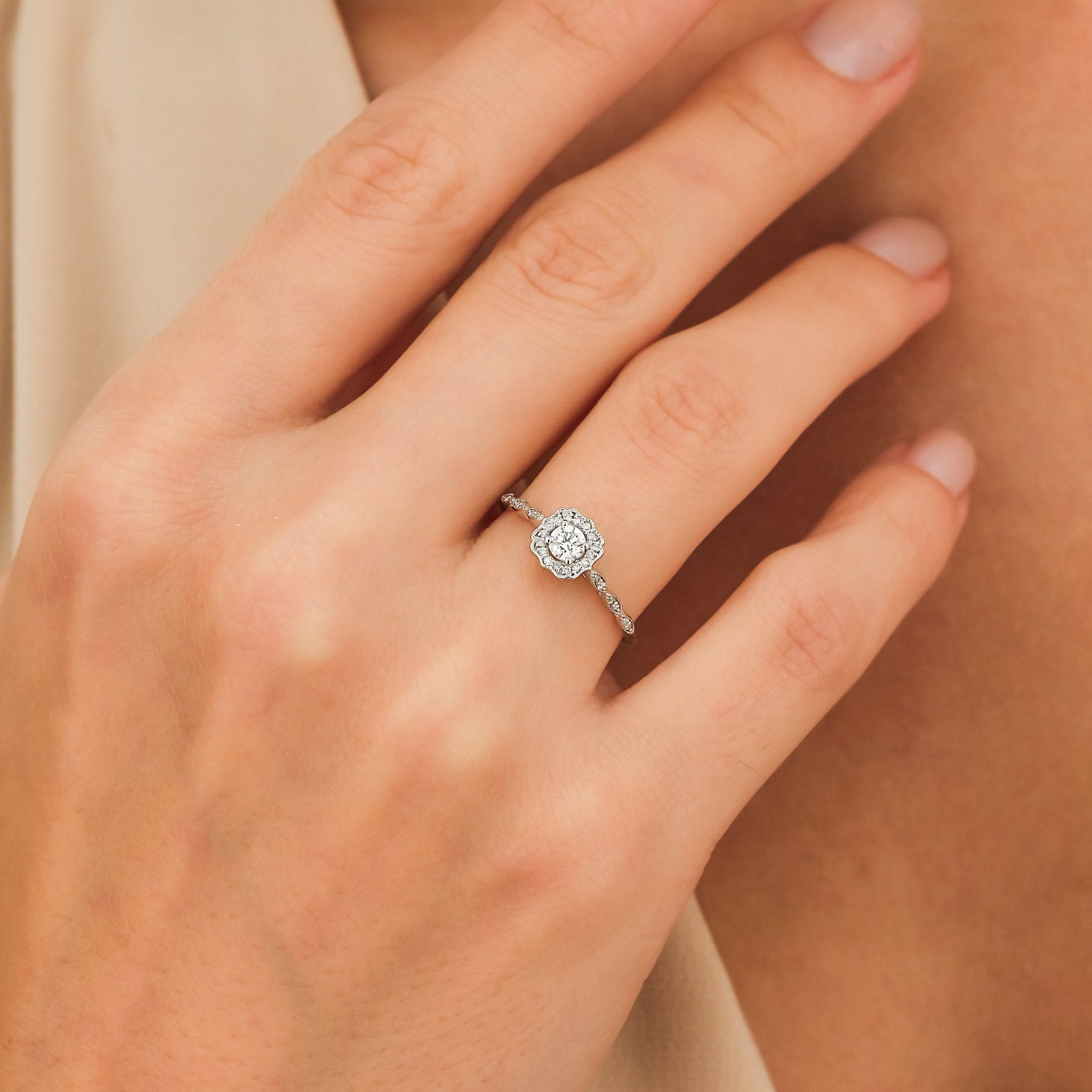 0.20 Karat Merkez & 0.12 Karat Kenar Pırlanta Tektaş Vintage Yüzük - RNF0919 | Tektaş Yüzükler | Ronaff Pırlanta | Tektaş Yüzük, Pırlanta Yüzük, Kolye, Küpe