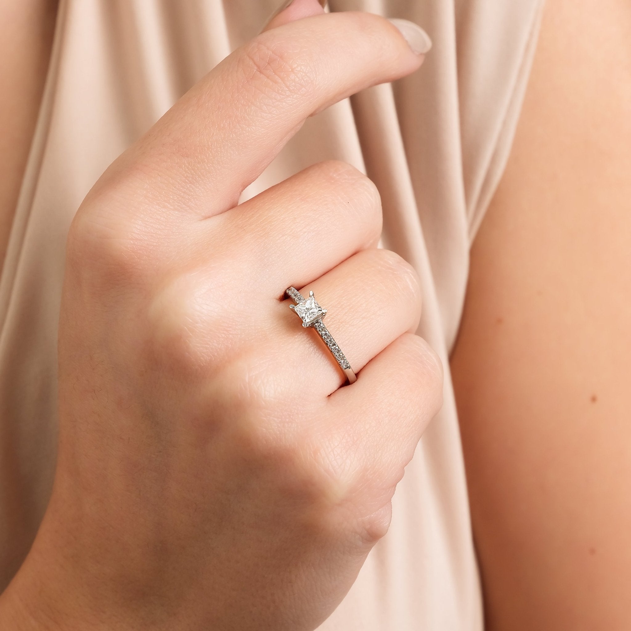 0.30 Karat Merkez & 0.12 Karat Kenar Pırlanta HRD Sertifikalı Klasik Tektaş Yüzük - RNF0935 | Tektaş Yüzükler | Ronaff Pırlanta | Tektaş Yüzük, Pırlanta Yüzük, Kolye, Küpe