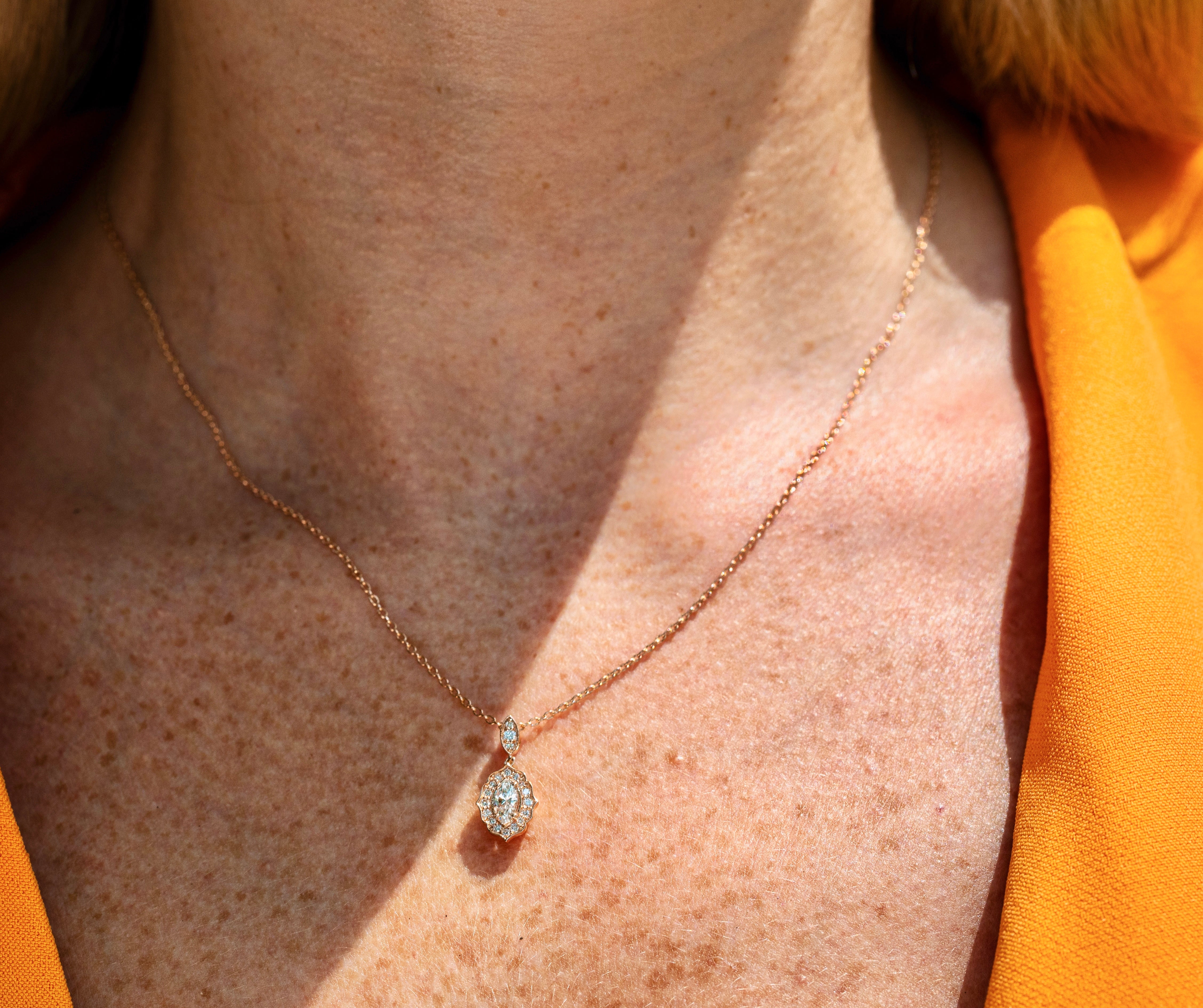 0.30 Karat Merkez & 0.12 Karat Kenar Pırlanta Tasarım Kolye - RNF1067 | Pırlanta Kolye | Ronaff Pırlanta | Tektaş Yüzük, Pırlanta Yüzük, Kolye, Küpe