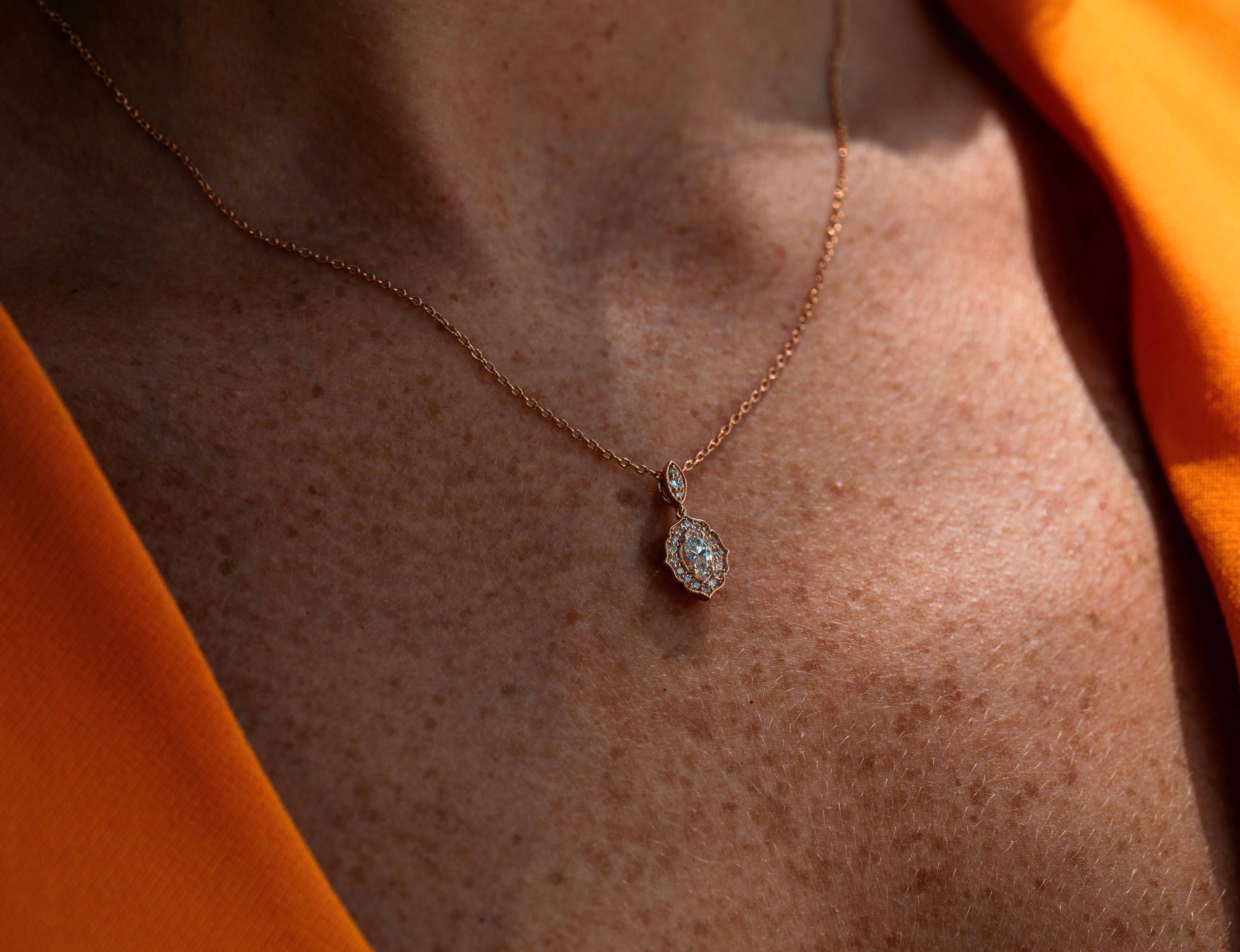 0.30 Karat Merkez & 0.12 Karat Kenar Pırlanta Tasarım Kolye - RNF1067 | Pırlanta Kolye | Ronaff Pırlanta | Tektaş Yüzük, Pırlanta Yüzük, Kolye, Küpe