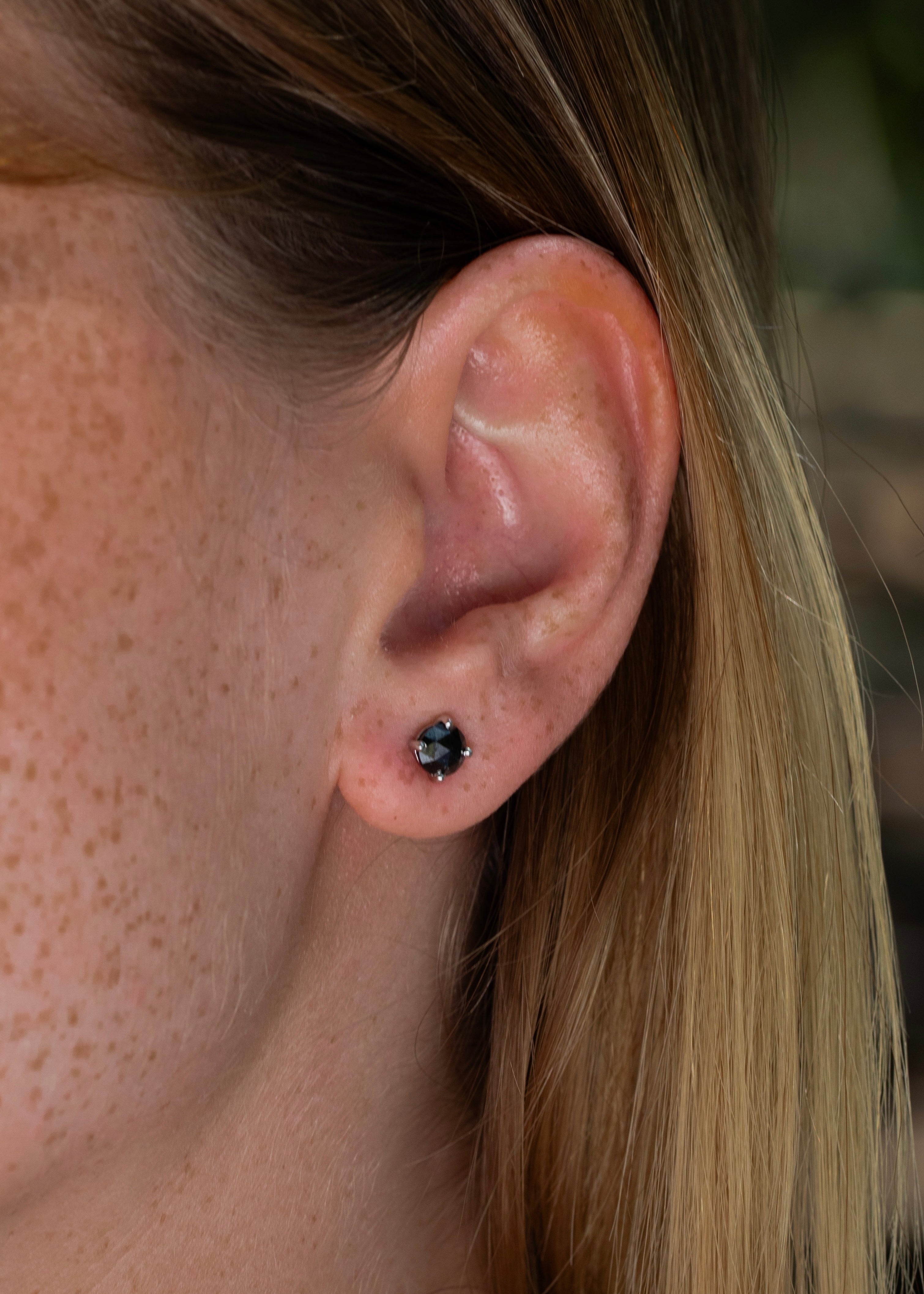 0.60 Karat Yuvarlak Kesim Siyah Elmas Küpe - RNF01082 | Elmas Küpe | Ronaff Pırlanta | Tektaş Yüzük, Pırlanta Yüzük, Kolye, Küpe