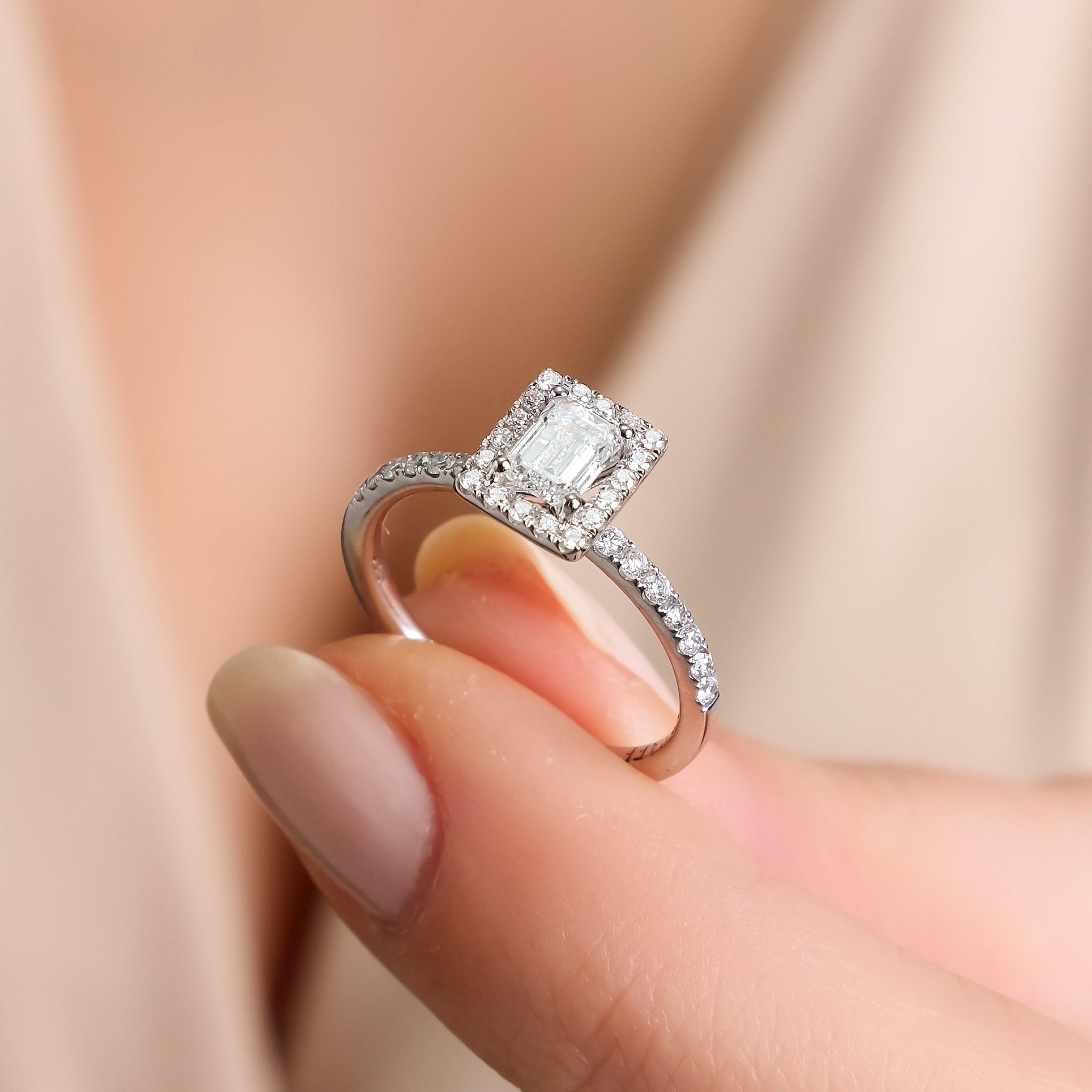 0.40 Karat Baget Merkez & 0.20 Karat Kenar Tektaş Pırlanta Yüzük - RNF1023 | Pırlanta Yüzük | Ronaff Pırlanta | Tektaş Yüzük, Pırlanta Yüzük, Kolye, Küpe