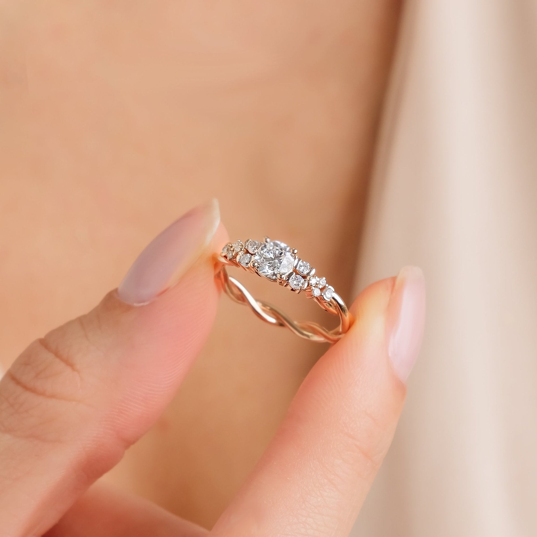 0.40 Karat Merkez & 0.12 Karat Kenar Pırlanta Tektaş Sarmal Yüzük - RNF1019 | Tektaş Yüzükler | Ronaff Pırlanta | Tektaş Yüzük, Pırlanta Yüzük, Kolye, Küpe