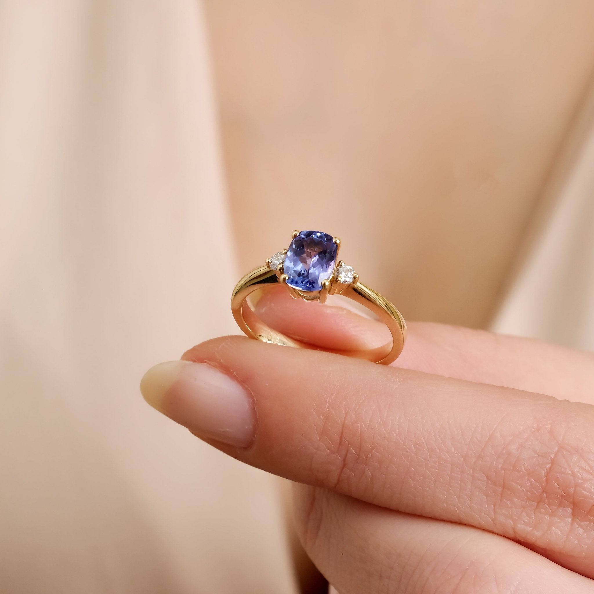 0.80 Karat Oval Tanzanit & 0.03 Karat Yuvarlak Kesim Pırlanta Yüzük - RNF1035 | Renkli Taşlı Yüzükler | Ronaff Pırlanta | Tektaş Yüzük, Pırlanta Yüzük, Kolye, Küpe