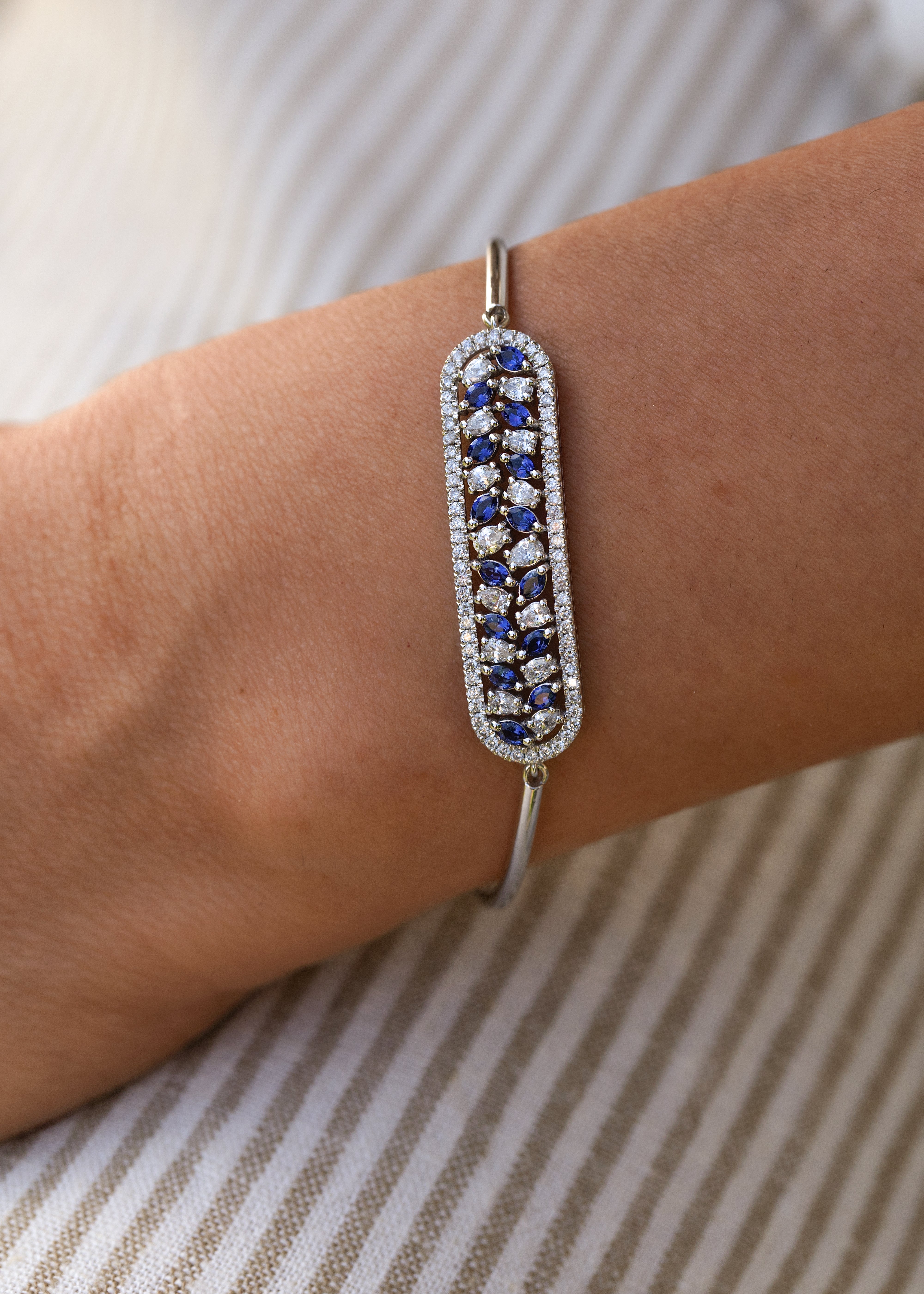 1.12 Karat Safir Taşlı Altın Kelepçe Bilezik RNF1582 | Pırlanta Bileklik | Ronaff Pırlanta | Tektaş Yüzük, Pırlanta Yüzük, Kolye, Küpe