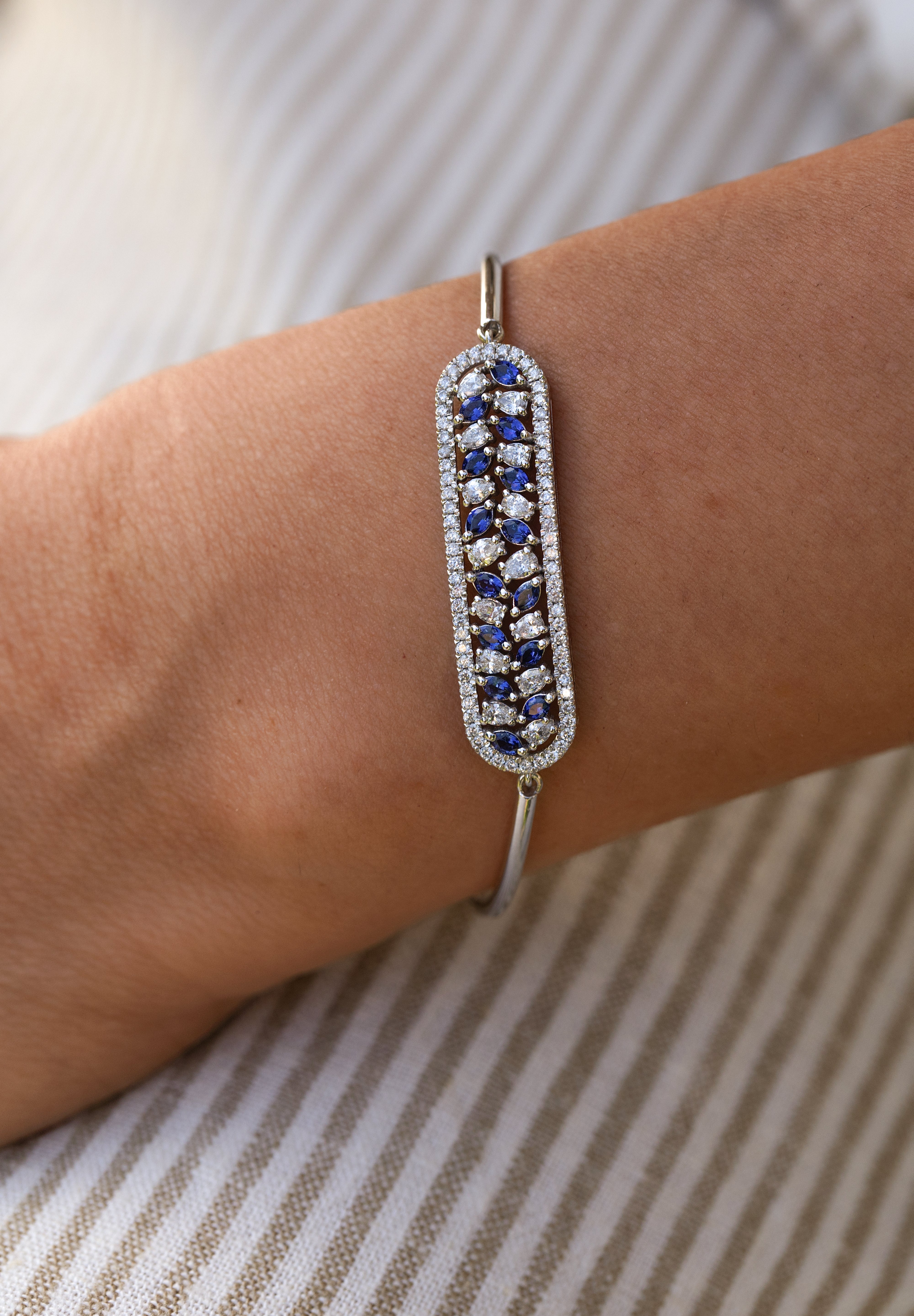 1.12 Karat Safir Taşlı Altın Kelepçe Bilezik RNF1582 | Pırlanta Bileklik | Ronaff Pırlanta | Tektaş Yüzük, Pırlanta Yüzük, Kolye, Küpe