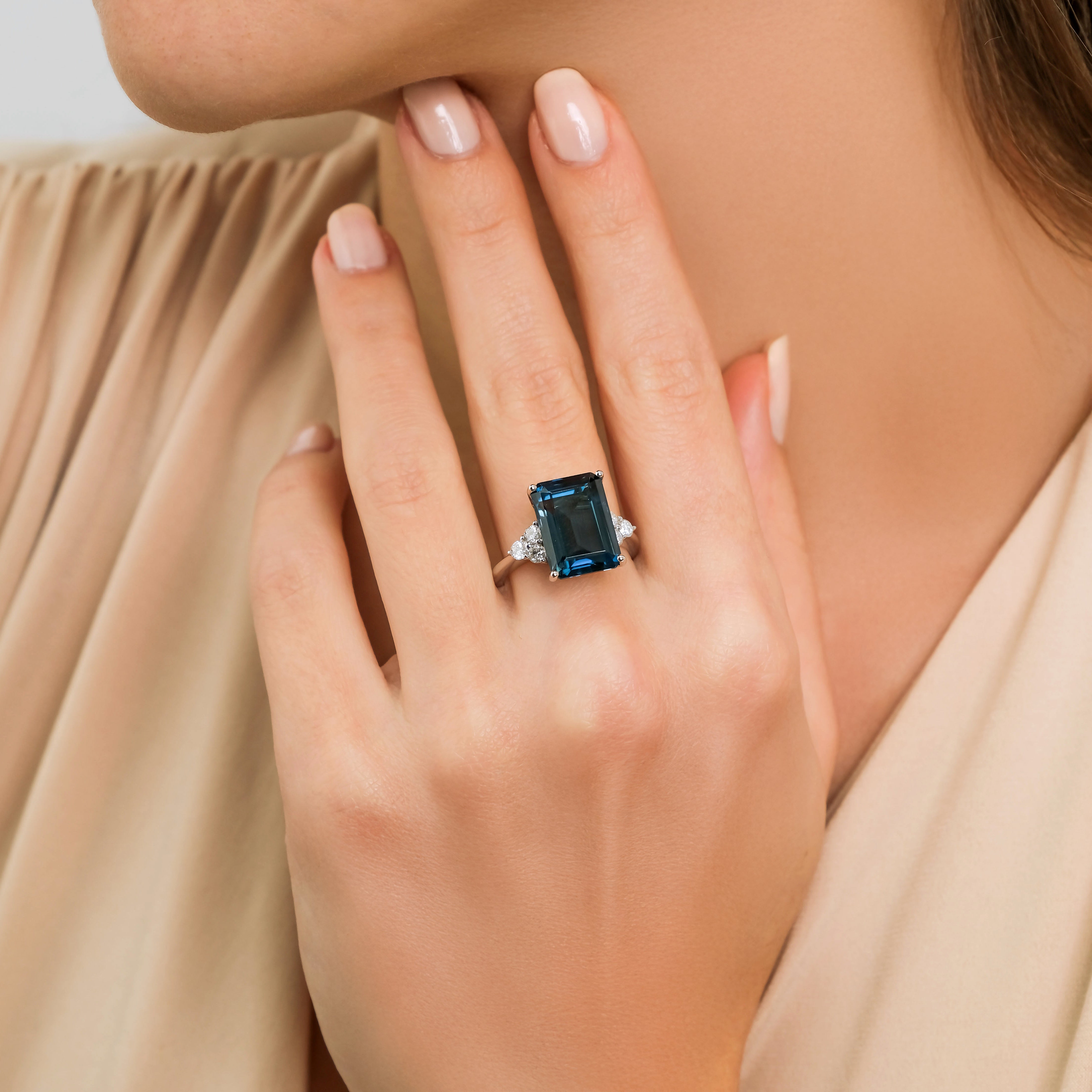 5.00 Karat London Blue Topaz & 0.76 Karat Pırlantalı Yüzük-RNF1351 | Renkli Taşlı Yüzükler | Ronaff Pırlanta | Tektaş Yüzük, Pırlanta Yüzük, Kolye, Küpe