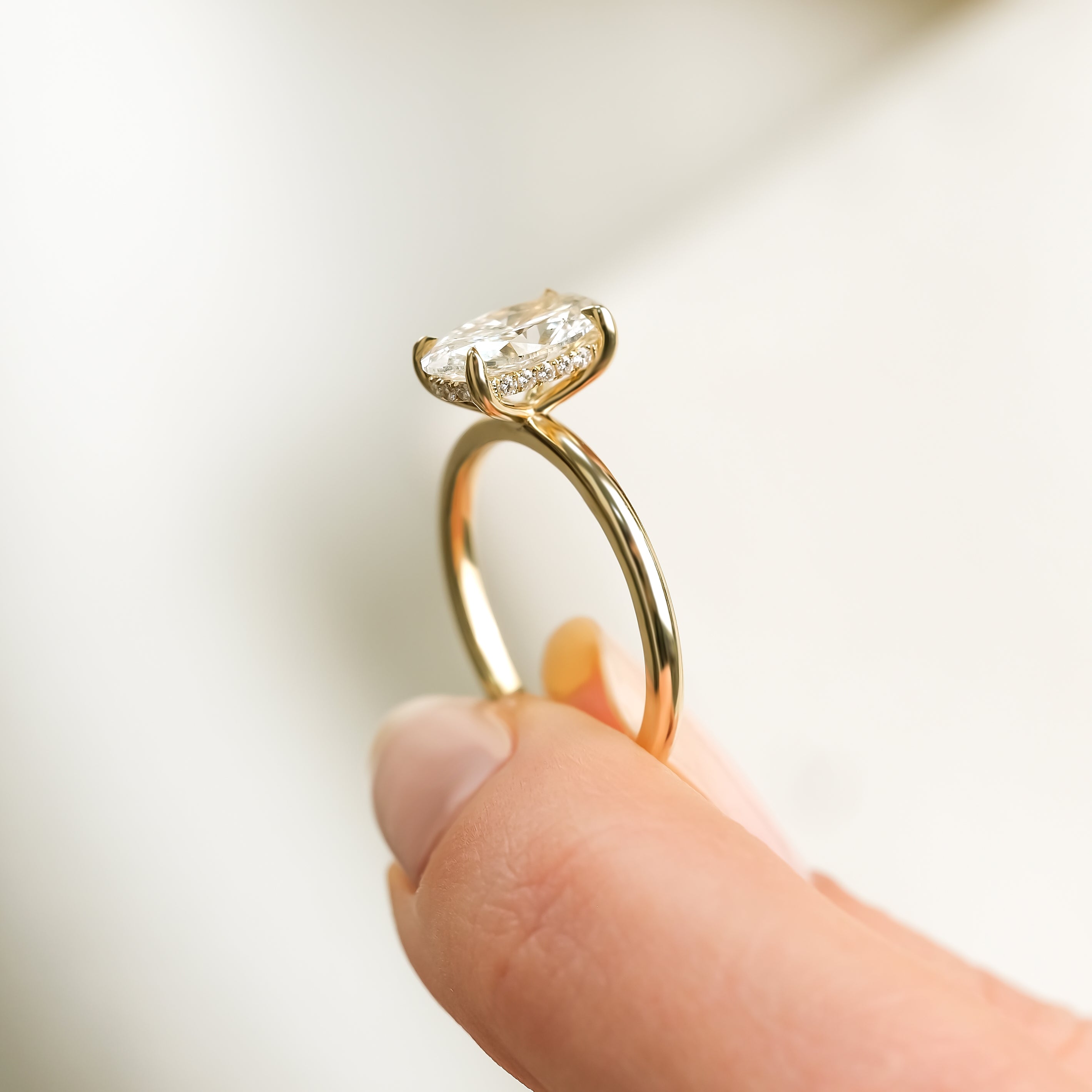 1.50 Karat Oval Kesim & Alt Taşlar 0.14 Karat Pırlanta GIA/HRD Sertifikalı Özel Tasarım Tektaş Yüzük-RNF1362 | Pırlanta Yüzük | Ronaff Pırlanta | Tektaş Yüzük, Pırlanta Yüzük, Kolye, Küpe