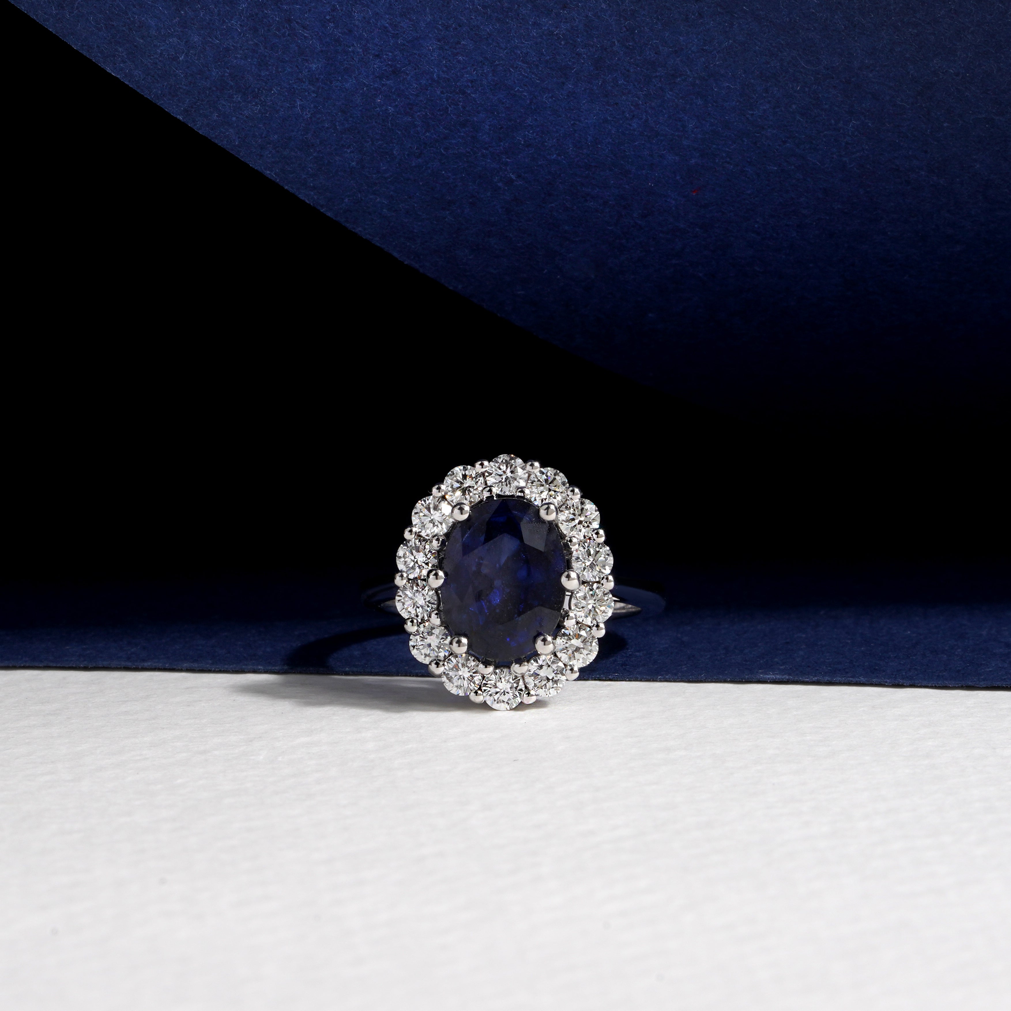 2.46 Karat Oval Kesim Safir ve Pırlantalı Yüzük RNF1439 | | Ronaff Pırlanta | Tektaş Yüzük, Pırlanta Yüzük, Kolye, Küpe