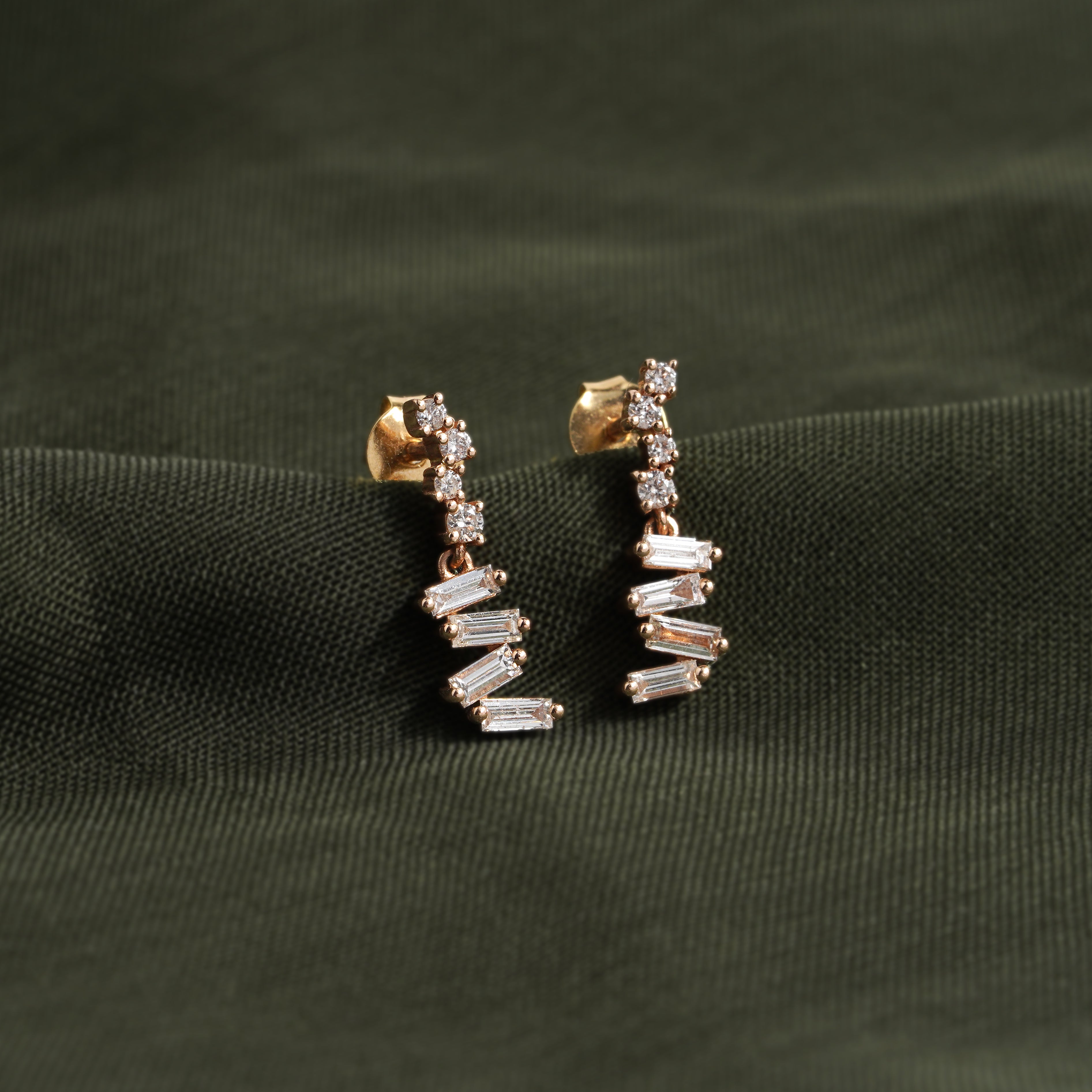 0.48 Karat Baget Pırlantalı Özel Tasarım Küpe - RNF0680 | Pırlanta Küpe | Ronaff Pırlanta | Tektaş Yüzük, Pırlanta Yüzük, Kolye, Küpe