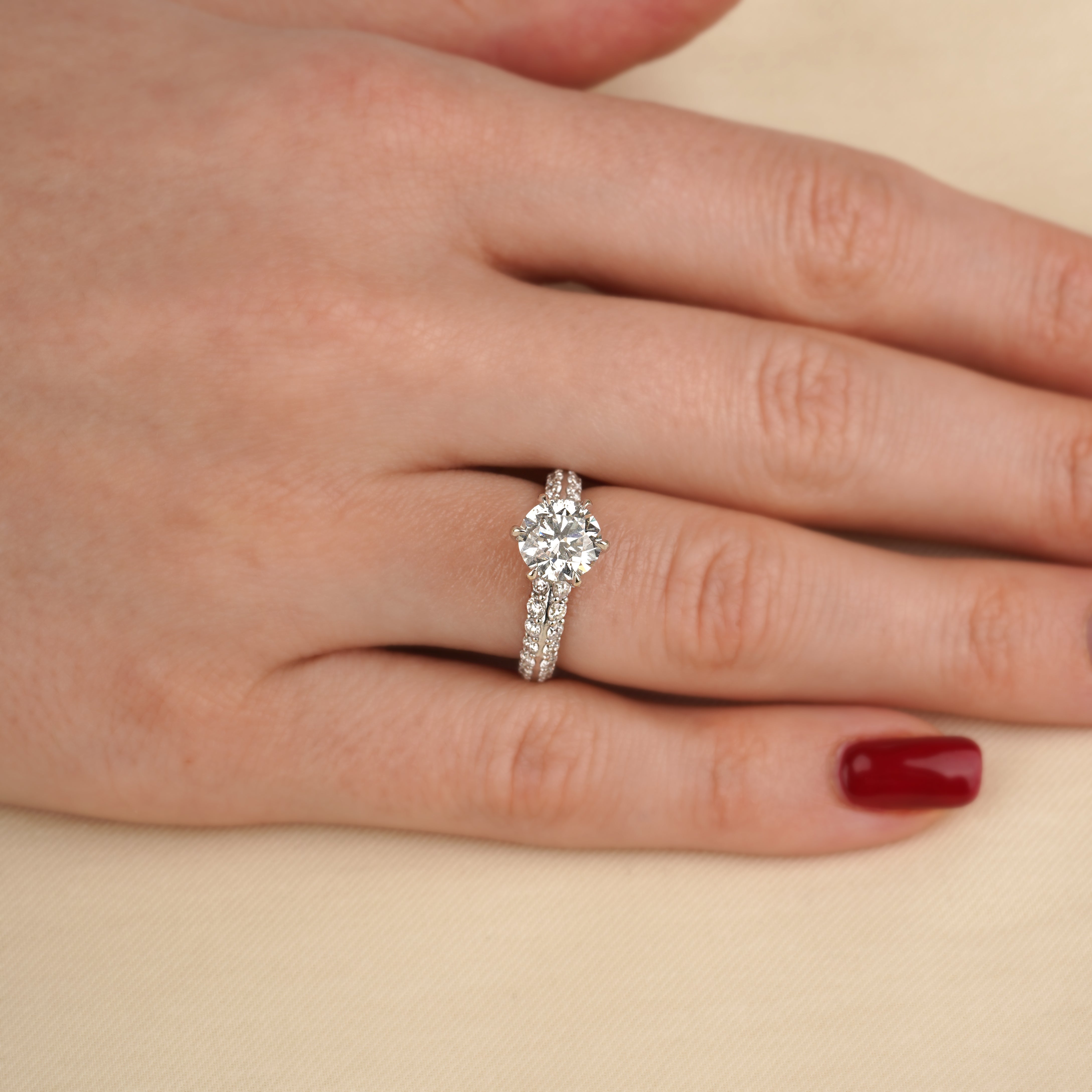 1.50 Karat Yuvarlak Kesim & 0.92 Karat Çevre Pırlanta GIA/HRD Sertifikalı 'THE BEST' Tektaş Yüzük-RNF1395 | Tektaş Yüzükler | Ronaff Pırlanta | Tektaş Yüzük, Pırlanta Yüzük, Kolye, Küpe