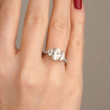 1.50 Karat Oval Merkez & 0.60 Karat Oval Yan & 0.40 Karat Yuvarlak Kenar Pırlanta Tektaş Yüzük - RNF0869 | Tektaş Pırlanta | Ronaff Pırlanta | Tektaş Yüzük, Pırlanta Yüzük, Kolye, Küpe