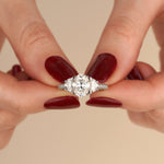 1.50 Karat Oval Merkez & 0.60 Karat Oval Yan & 0.40 Karat Yuvarlak Kenar Pırlanta Tektaş Yüzük - RNF0869 | Tektaş Pırlanta | Ronaff Pırlanta | Tektaş Yüzük, Pırlanta Yüzük, Kolye, Küpe