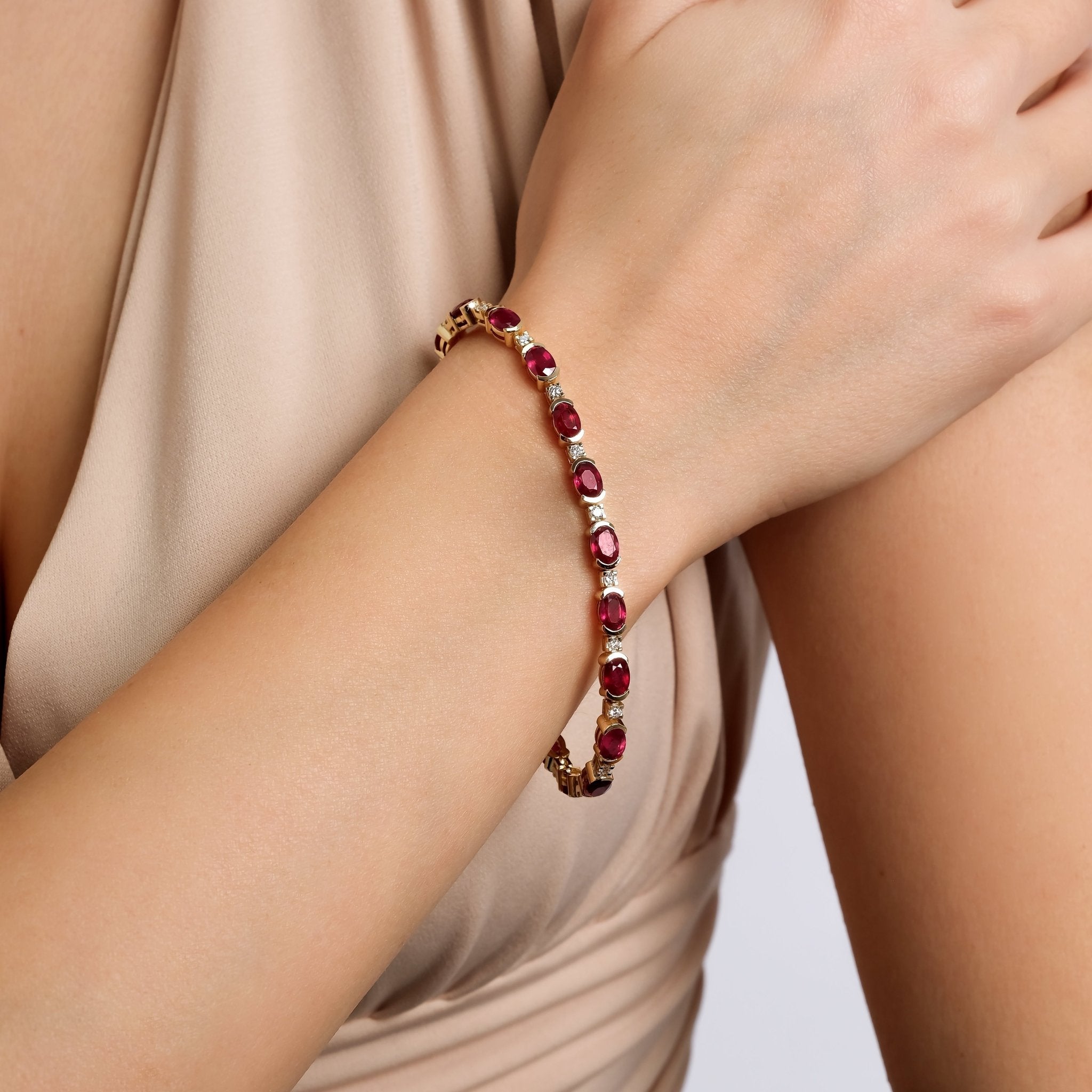 11.83 Karat Yakut & 2.50 Karat Pırlanta Özel Tasarım Bileklik - RNF01013 | Pırlanta Bileklik | Ronaff Pırlanta | Tektaş Yüzük, Pırlanta Yüzük, Kolye, Küpe