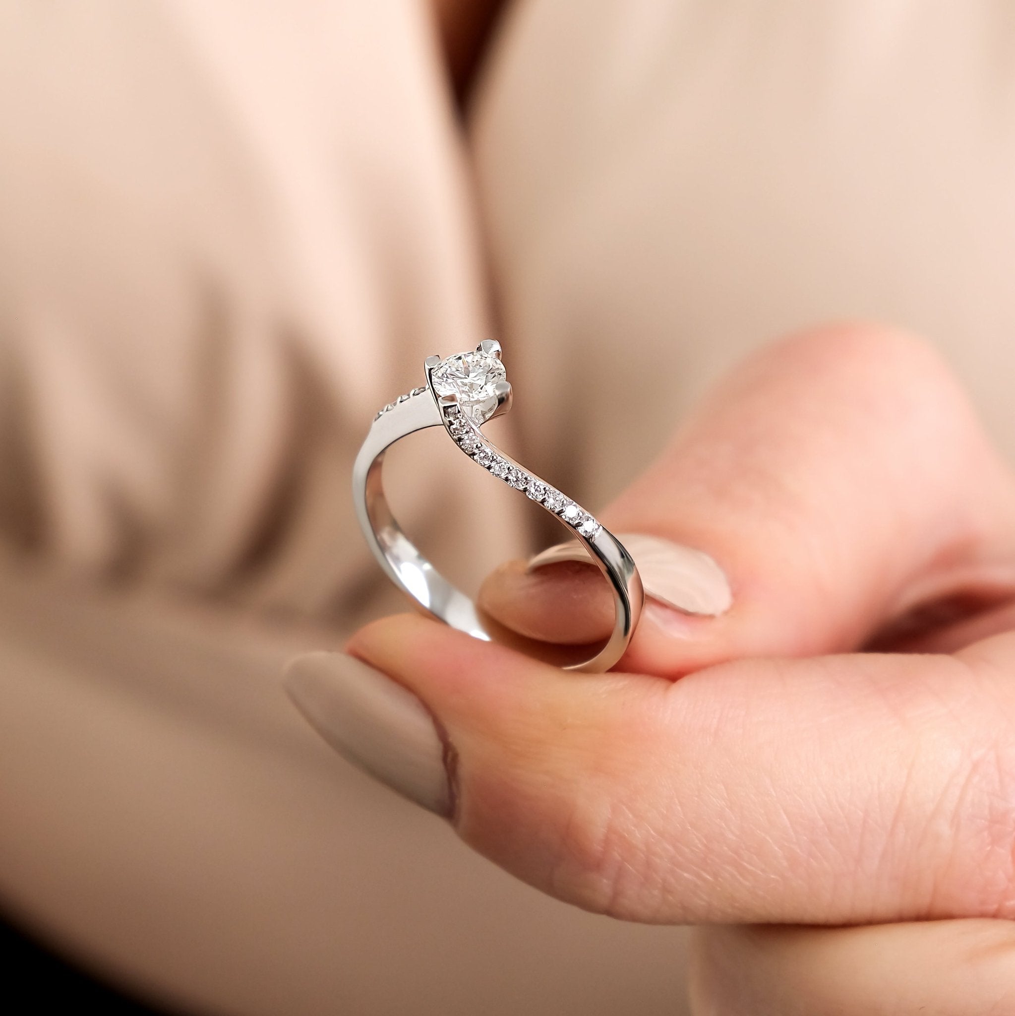 0.38 Karat Merkez & 0.14 Karat Kenar Pırlanta HRD Sertifikalı Klasik Tektaş Yüzük - RNF0939 | Tektaş Yüzükler | Ronaff Pırlanta | Tektaş Yüzük, Pırlanta Yüzük, Kolye, Küpe