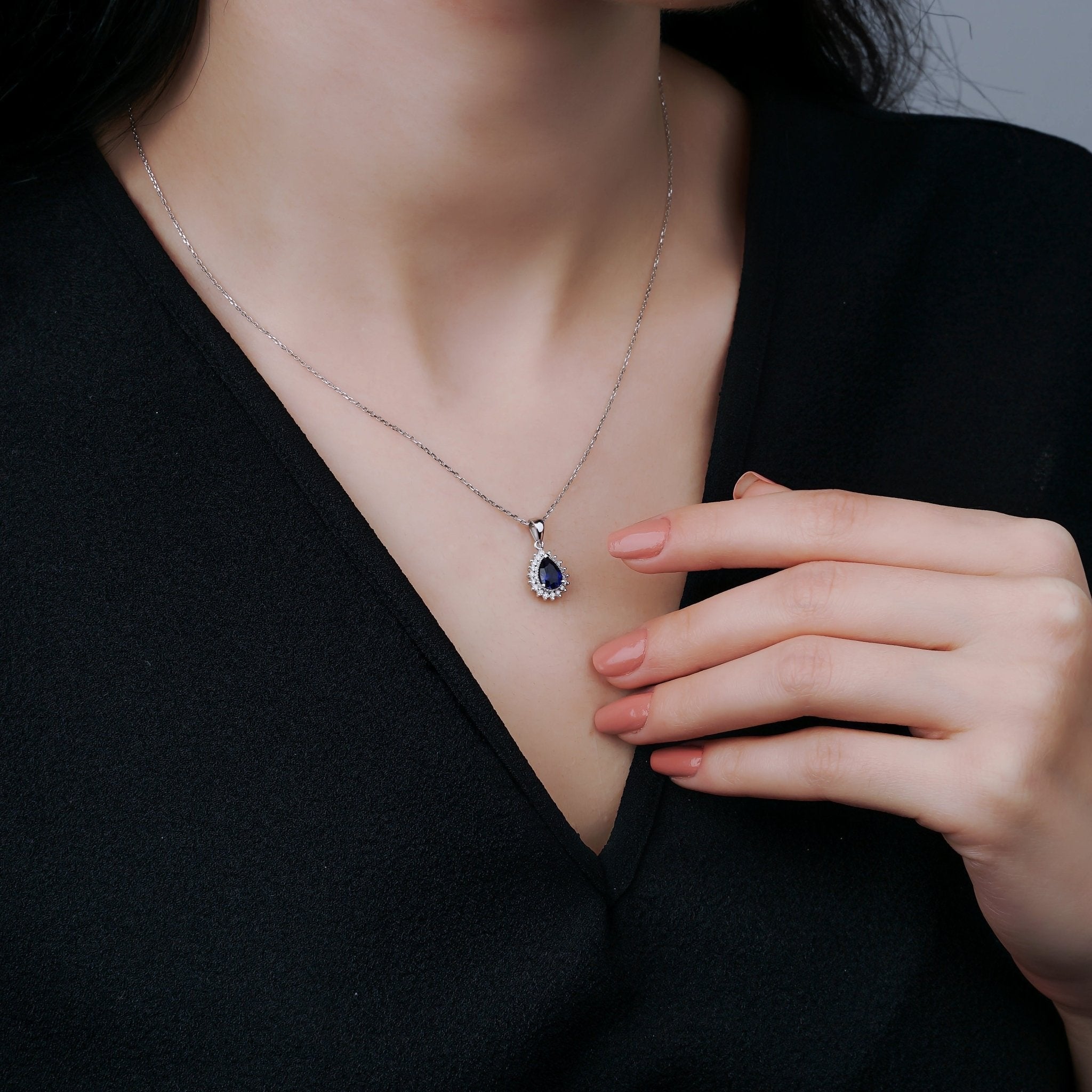 1.00 Karat Damla Kesim Pırlantalı Safir Kolye - RNF0383 | Renkli Taşlı Kolyeler | Ronaff Pırlanta | Tektaş Yüzük, Pırlanta Yüzük, Kolye, Küpe