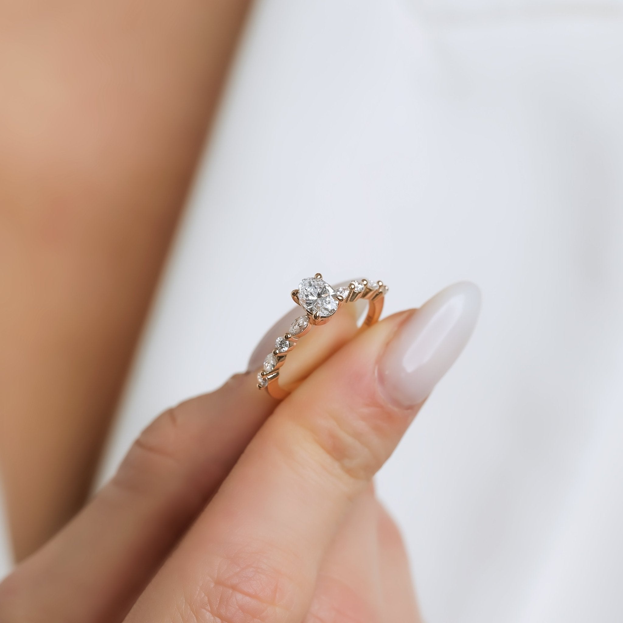 0.70 Karat Oval Kesim & 0.30 Karat Markiz Kesim & 0.12 Karat Yuvarlak Kesim GIA/HRD Sertifikalı Tektaş Pırlanta Markiz Kollu Yüzük - RNF0767 | Pırlanta Yüzük | Ronaff Pırlanta | Tektaş Yüzük, Pırlanta Yüzük, Kolye, Küpe