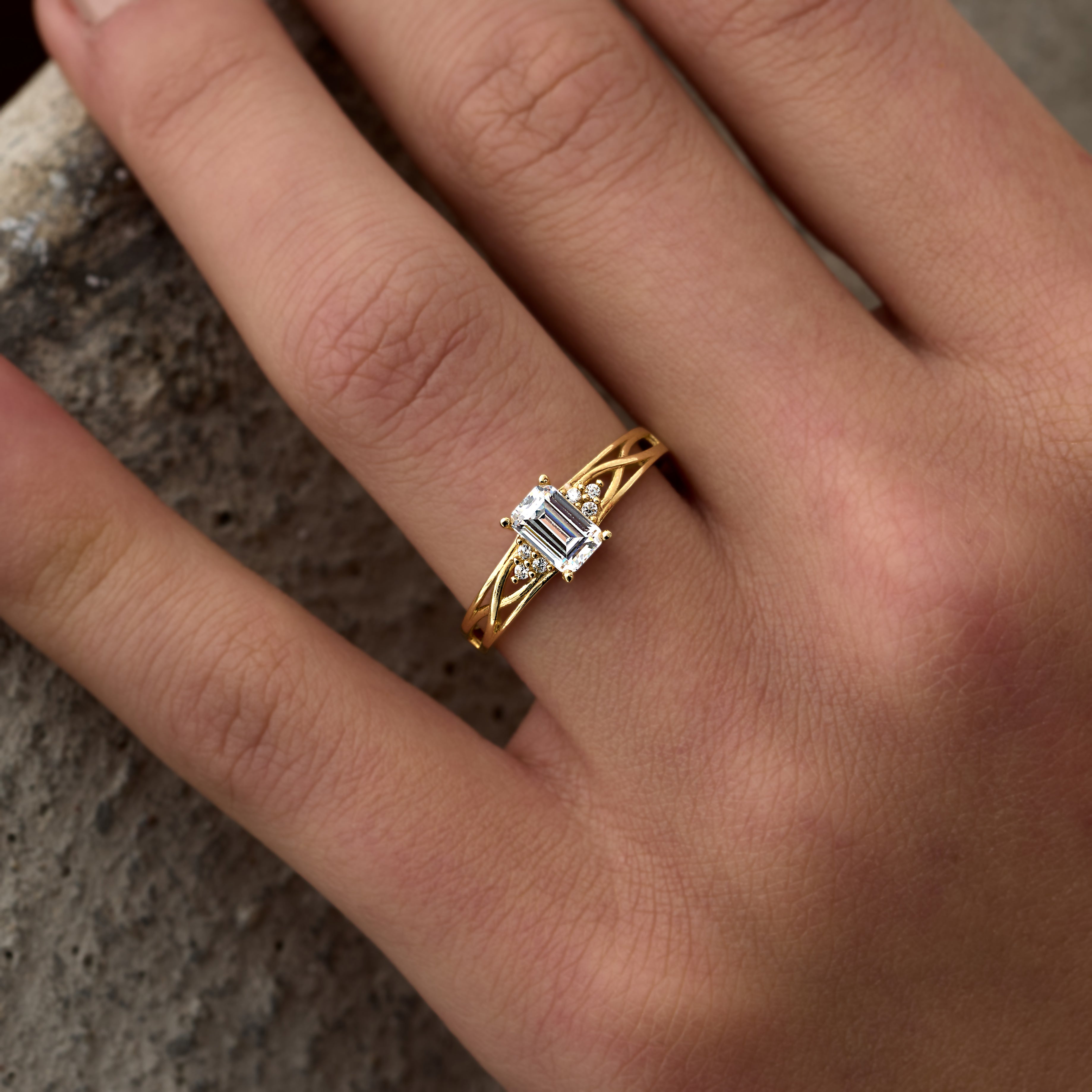 14 Ayar Altın Baget Kesim Taşlı Pırlanta Yüzük RG034 | altın | Ronaff Pırlanta | Tektaş Yüzük, Pırlanta Yüzük, Kolye, Küpe