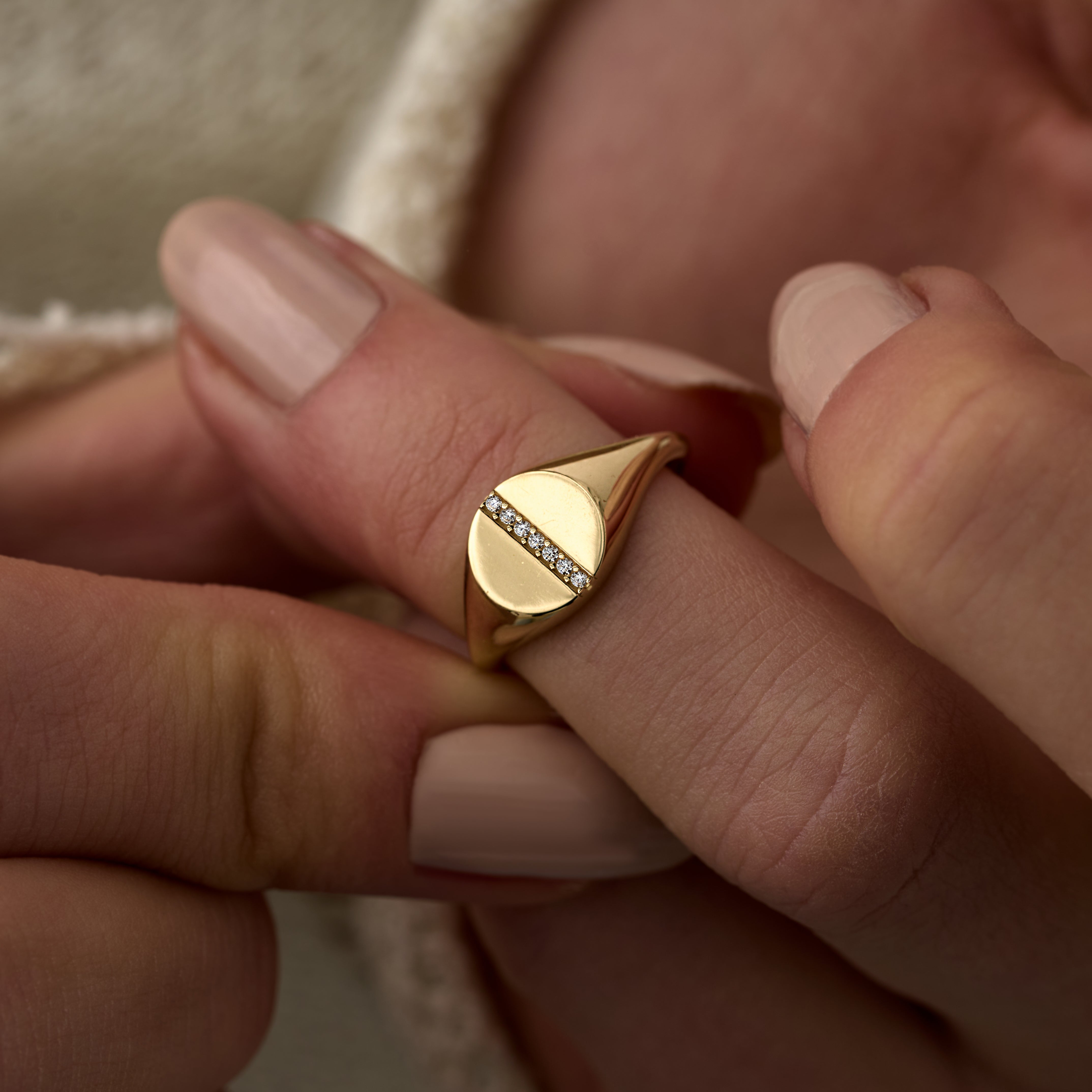 14 Ayar Altın Şerit Detaylı Pırlanta Yüzük RG075 | altın | Ronaff Pırlanta | Tektaş Yüzük, Pırlanta Yüzük, Kolye, Küpe