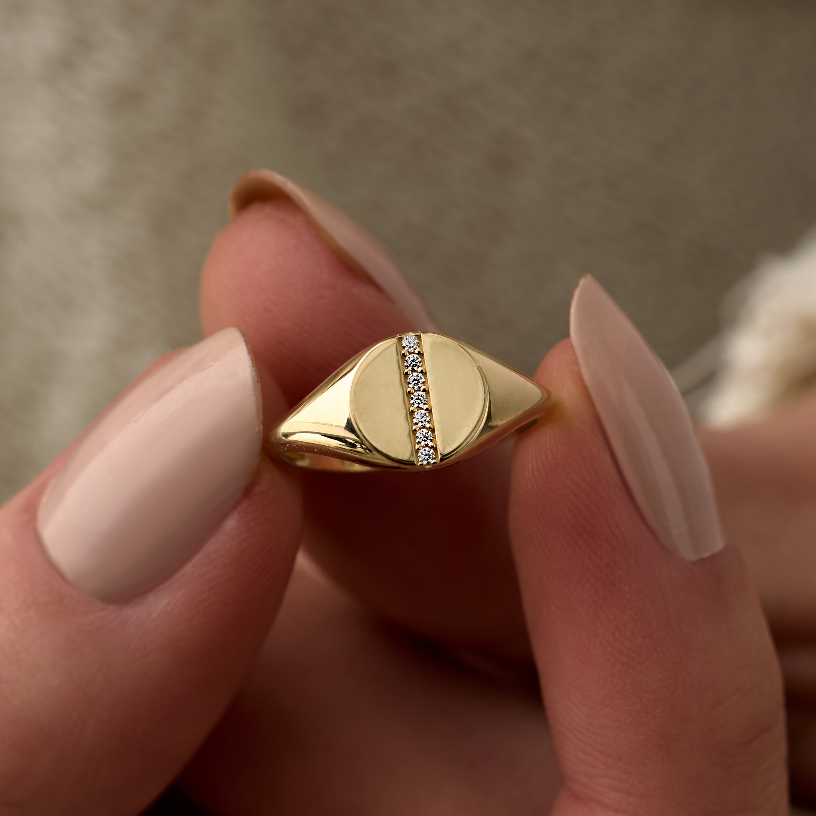 14 Ayar Altın Şerit Detaylı Pırlanta Yüzük RG075 | altın | Ronaff Pırlanta | Tektaş Yüzük, Pırlanta Yüzük, Kolye, Küpe