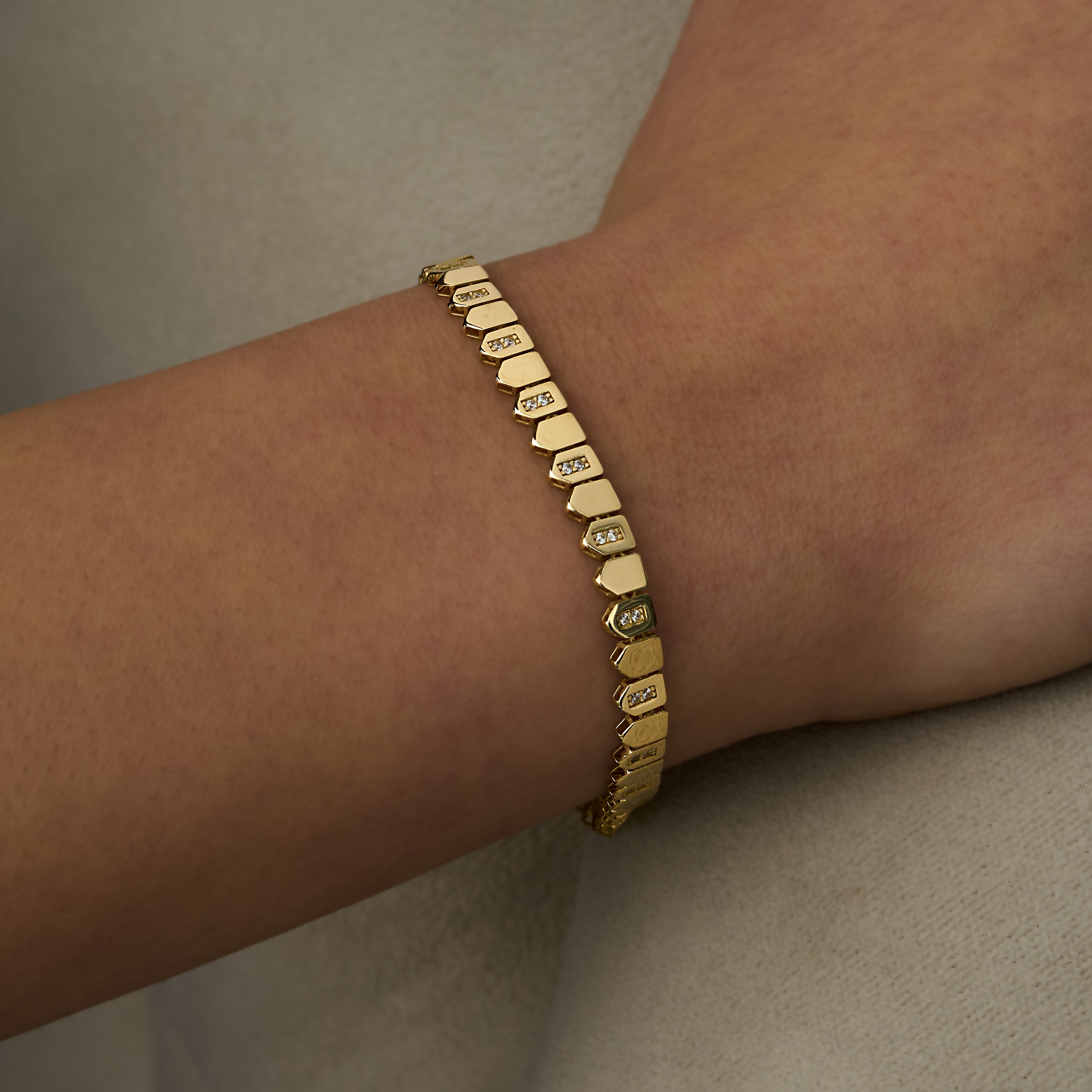 14 Ayar Altın Pırlanta Detaylı Plaka Bileklik RG084 | altın | Ronaff Pırlanta | Tektaş Yüzük, Pırlanta Yüzük, Kolye, Küpe