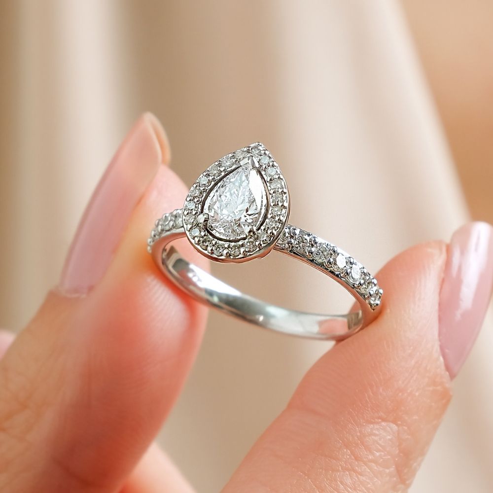 0.40 Karat Damla Kesim & 0.20 Karat Çevre Pırlanta GIA/HRD Sertifikalı Tektaş Yüzük-RNF1365 | Pırlanta Yüzük | Ronaff Pırlanta | Tektaş Yüzük, Pırlanta Yüzük, Kolye, Küpe