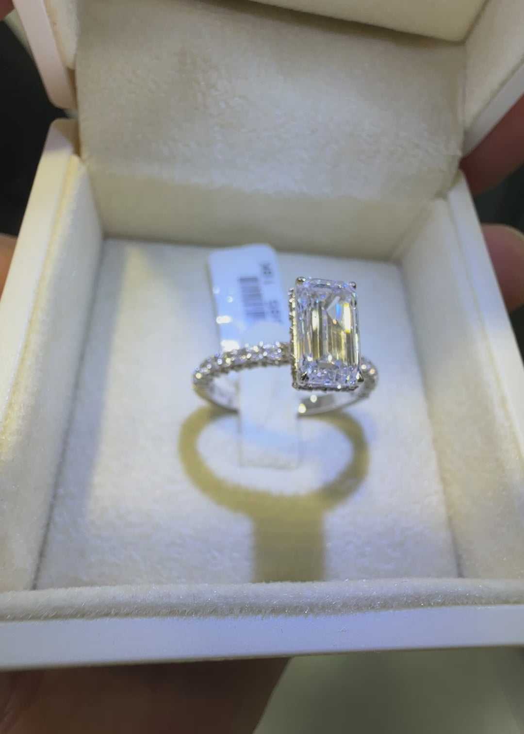 1-50-karat-radyant-kesim-0-20-karat-kenar-hrd-sertifikali-pirlanta-tektas-yuzuk-rnf01107