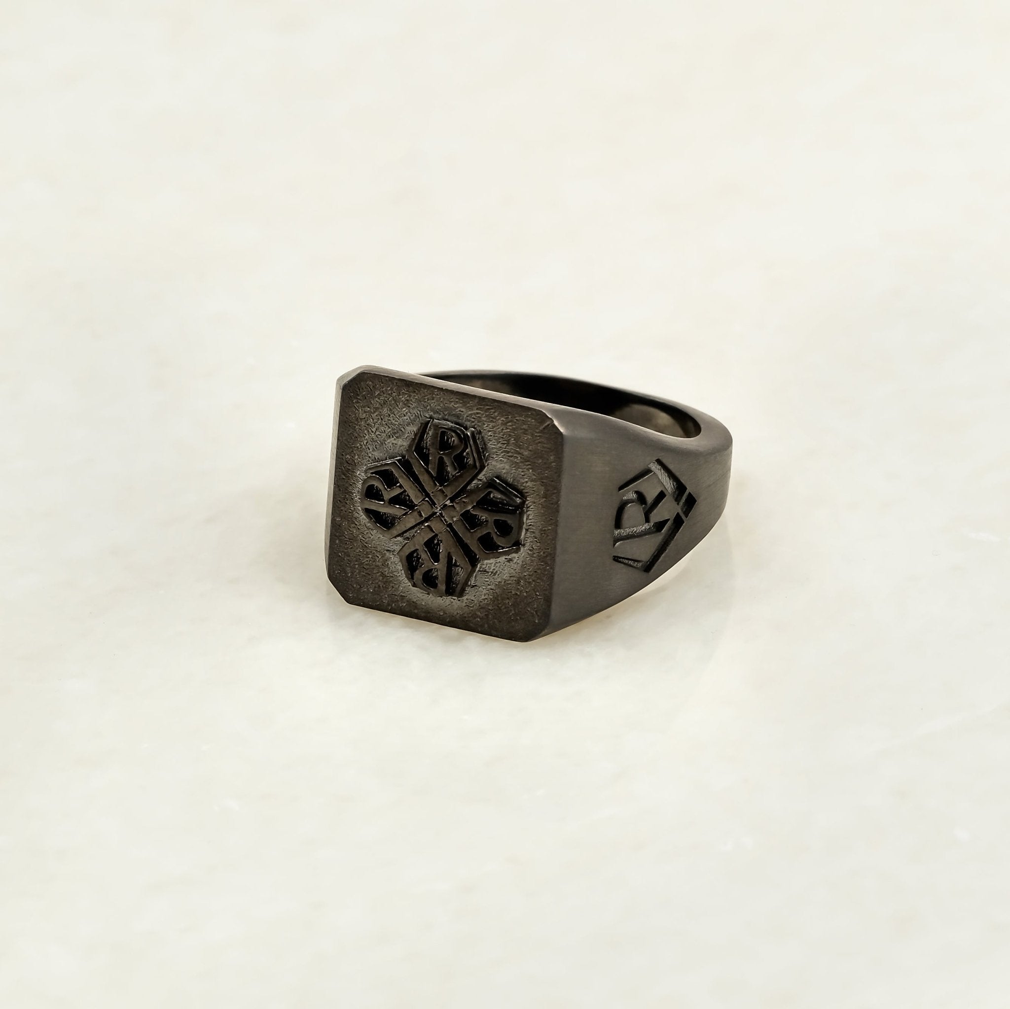 Ronaff Yüzük Kişiye Özel Sembollü Tasarım Yüzük - RNF0927 | Tasarım Yüzük | Ronaff Pırlanta | Tektaş Yüzük, Pırlanta Yüzük, Kolye, Küpe