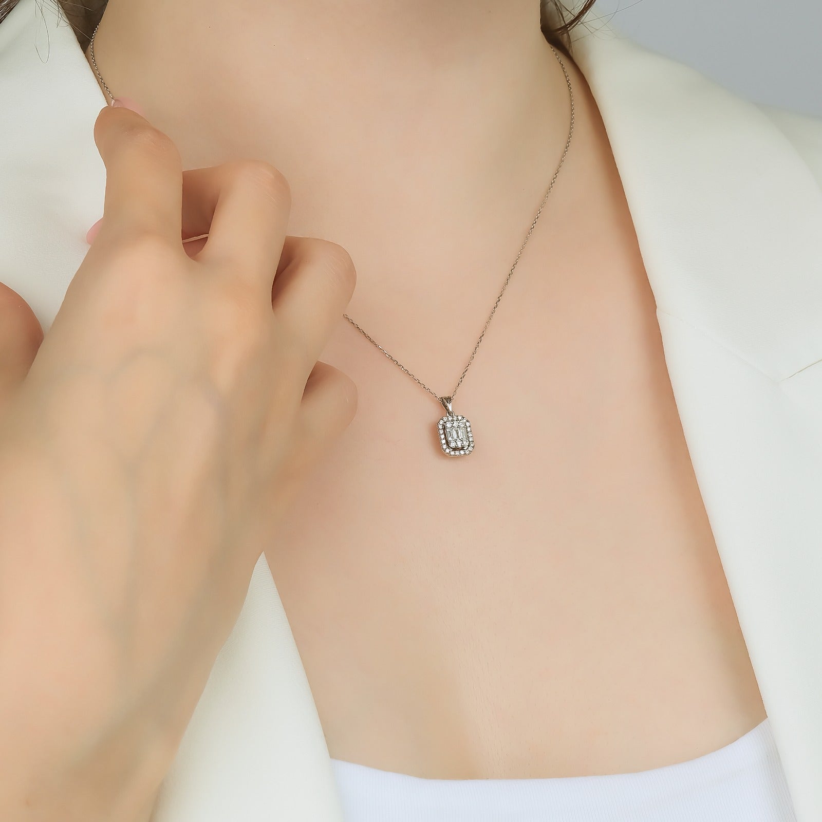 0.32 Karat Yuvarlak Kesim & 0.12 Karat Baget Kesim Pırlanta Kolye - RNF0754 | Pırlanta Kolye | Ronaff Pırlanta | Tektaş Yüzük, Pırlanta Yüzük, Kolye, Küpe