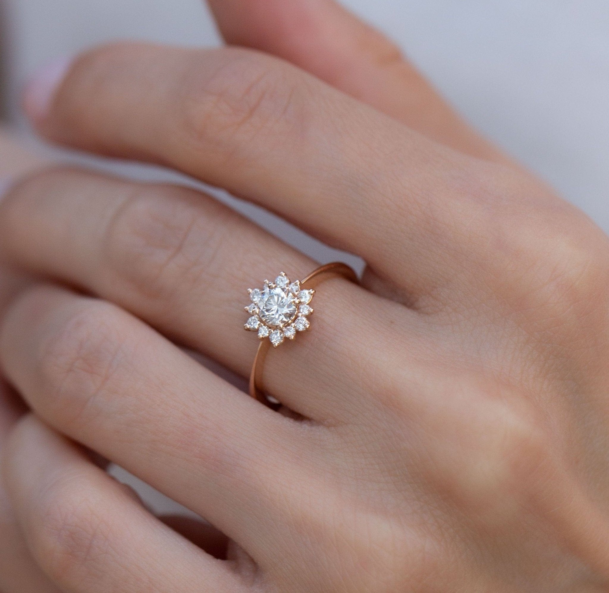 0.48 Karat Yuvarlak Kesim GIA/HRD Sertifikalı Çiçek Pırlanta Yüzük - RNF0225 | Tektaş Pırlanta | Ronaff Pırlanta | Tektaş Yüzük, Pırlanta Yüzük, Kolye, Küpe