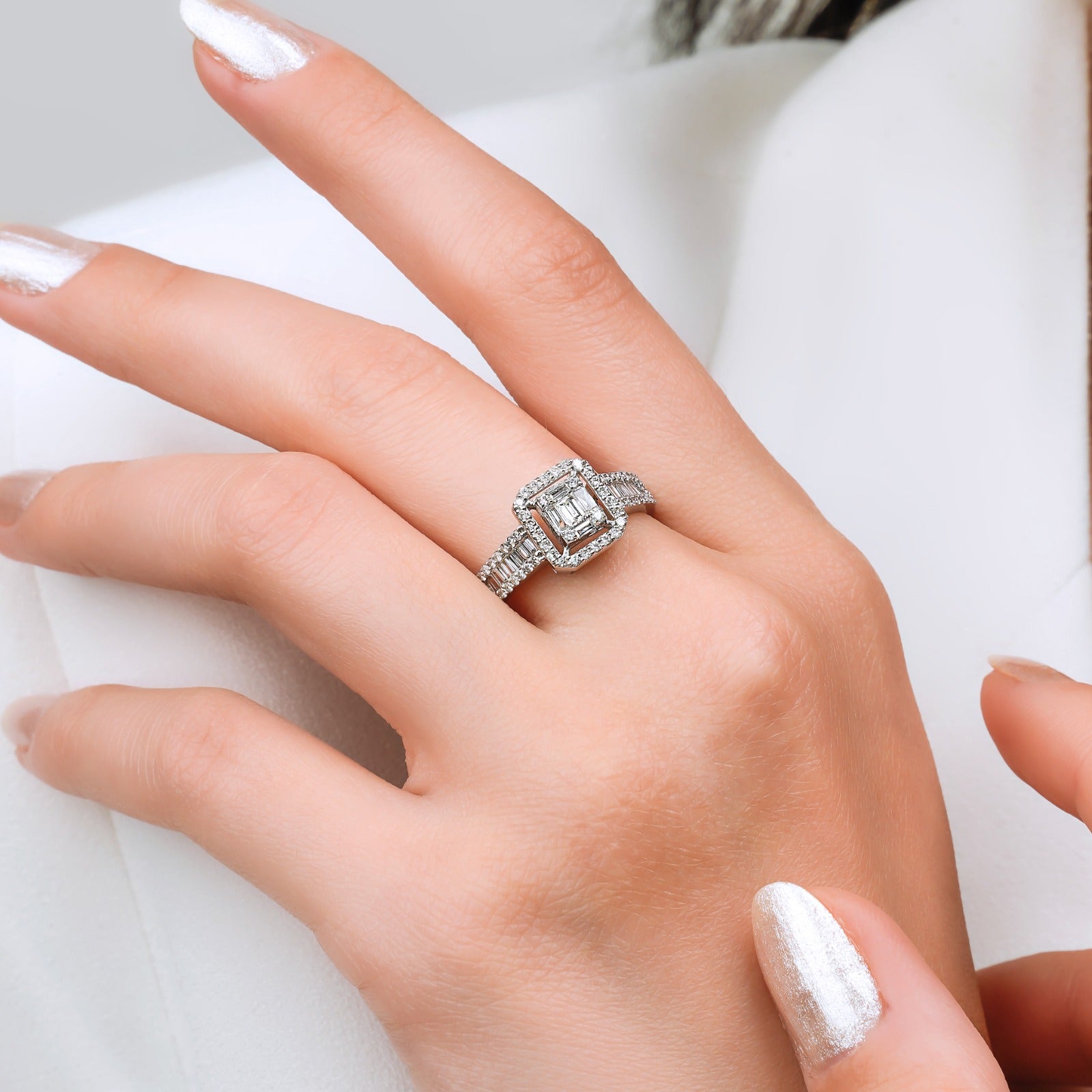 0.69 Karat Baget Kesim & 0.50 Karat Yuvarlak Kesim Pırlanta Baget Yüzük - RNF0745 | Pırlanta Yüzük | Ronaff Pırlanta | Tektaş Yüzük, Pırlanta Yüzük, Kolye, Küpe