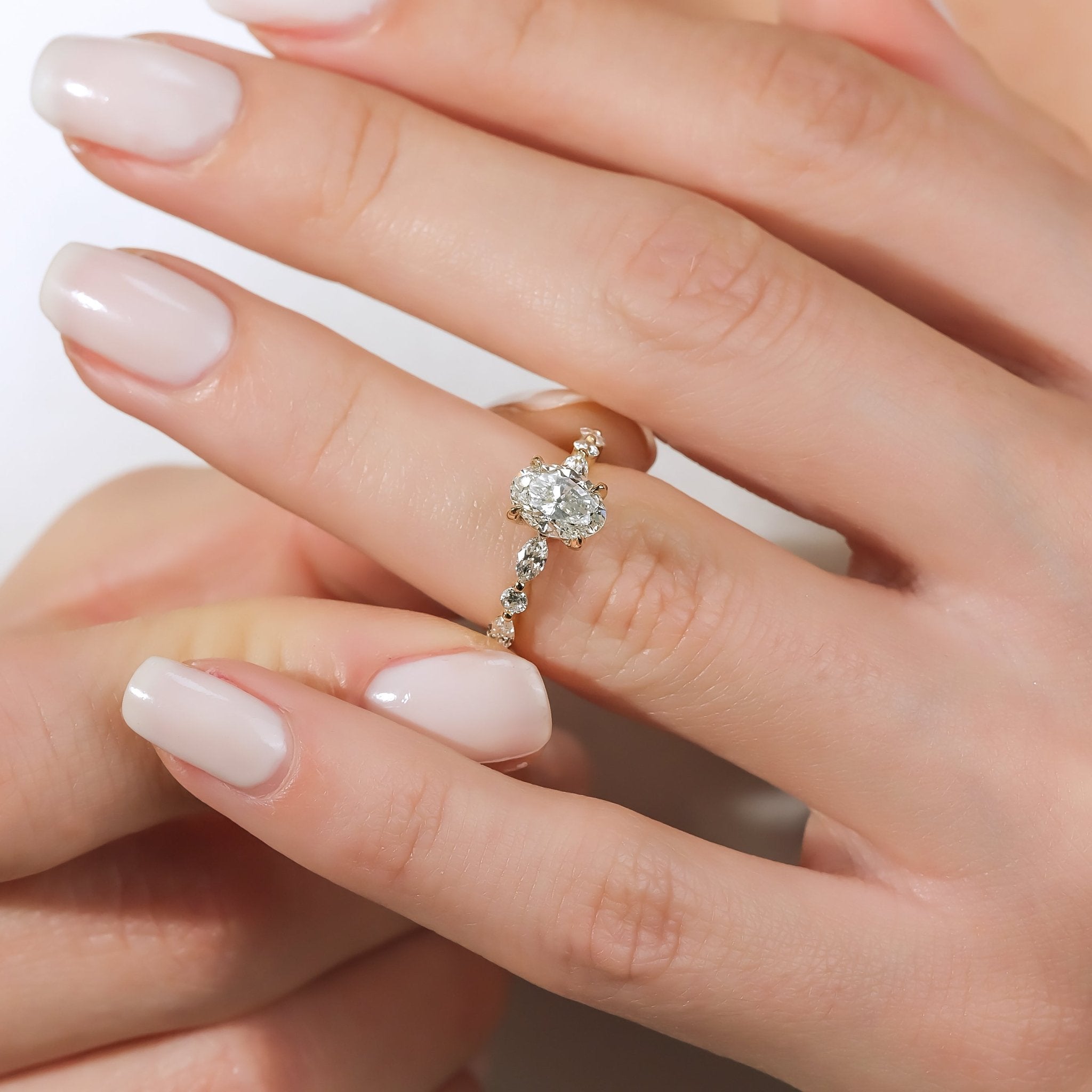 0.70 Karat Oval Kesim & 0.30 Karat Markiz Kesim & 0.12 Karat Yuvarlak Kesim GIA/HRD Sertifikalı Tektaş Pırlanta Markiz Kollu Yüzük - RNF0767 | Pırlanta Yüzük | Ronaff Pırlanta | Tektaş Yüzük, Pırlanta Yüzük, Kolye, Küpe