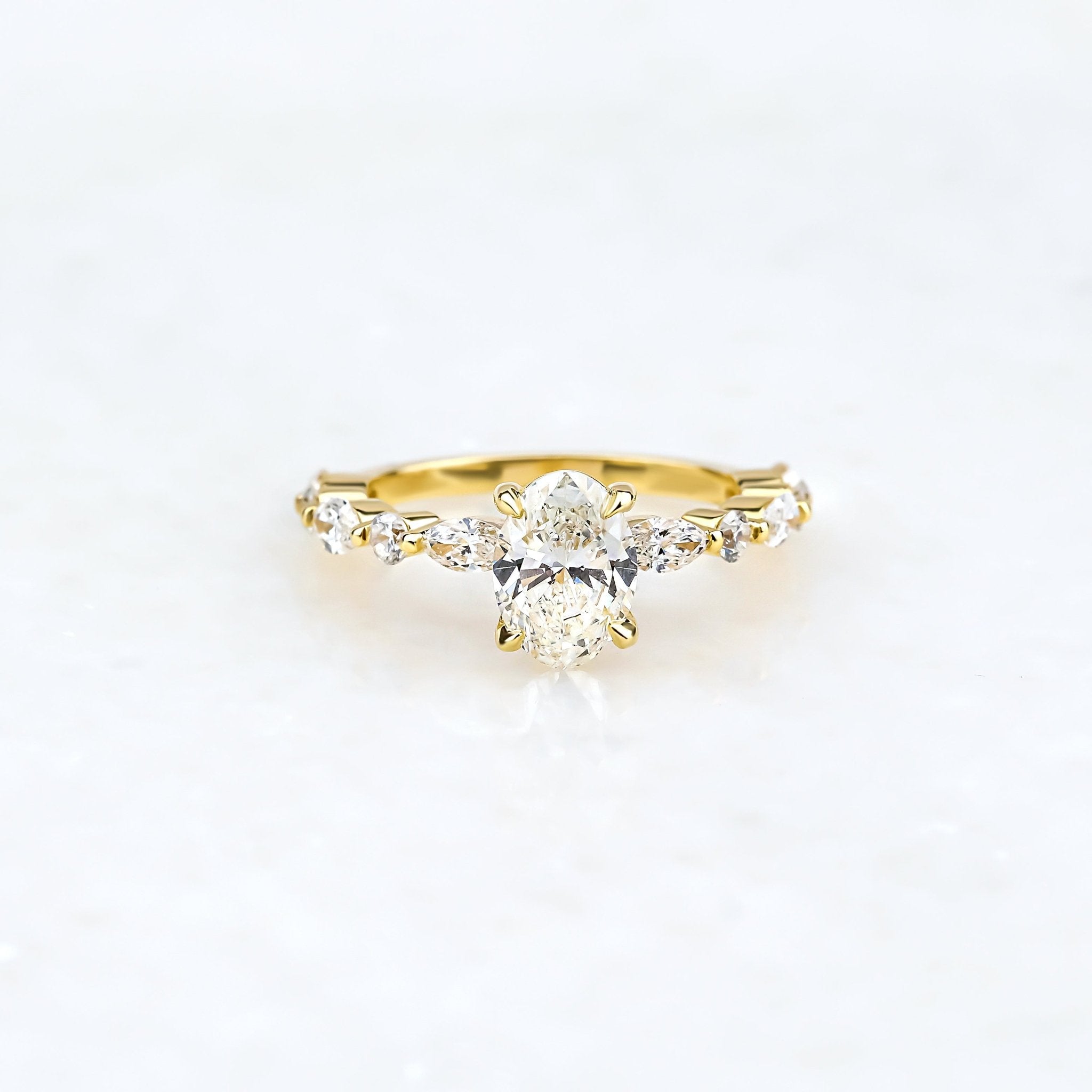 0.70 Karat Oval Kesim & 0.30 Karat Markiz Kesim & 0.12 Karat Yuvarlak Kesim GIA/HRD Sertifikalı Tektaş Pırlanta Markiz Kollu Yüzük - RNF0767 | Pırlanta Yüzük | Ronaff Pırlanta | Tektaş Yüzük, Pırlanta Yüzük, Kolye, Küpe