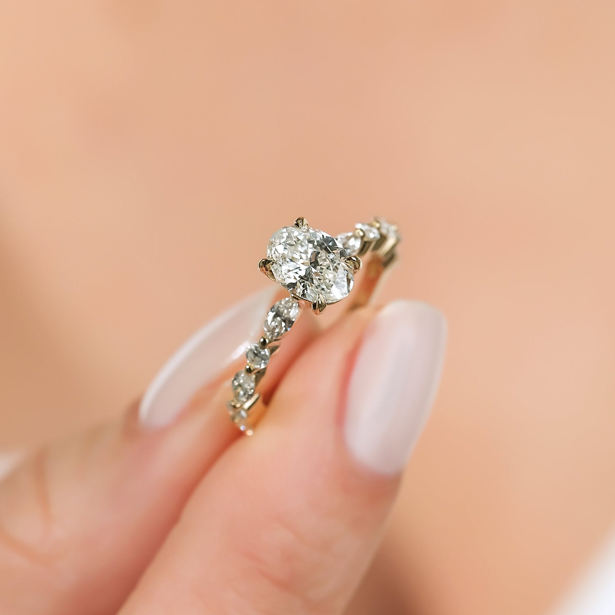 0.70 Karat Oval Kesim & 0.30 Karat Markiz Kesim & 0.12 Karat Yuvarlak Kesim GIA/HRD Sertifikalı Tektaş Pırlanta Markiz Kollu Yüzük - RNF0767 | Pırlanta Yüzük | Ronaff Pırlanta | Tektaş Yüzük, Pırlanta Yüzük, Kolye, Küpe