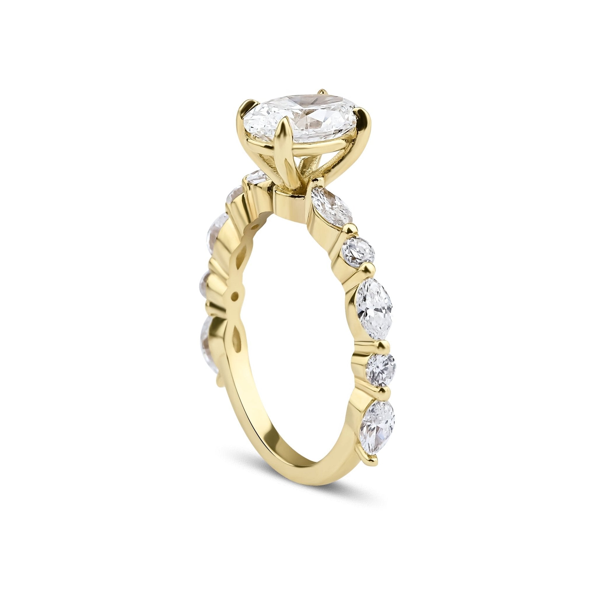 0.70 Karat Oval Kesim & 0.30 Karat Markiz Kesim & 0.12 Karat Yuvarlak Kesim GIA/HRD Sertifikalı Tektaş Pırlanta Markiz Kollu Yüzük - RNF0767 | Pırlanta Yüzük | Ronaff Pırlanta | Tektaş Yüzük, Pırlanta Yüzük, Kolye, Küpe