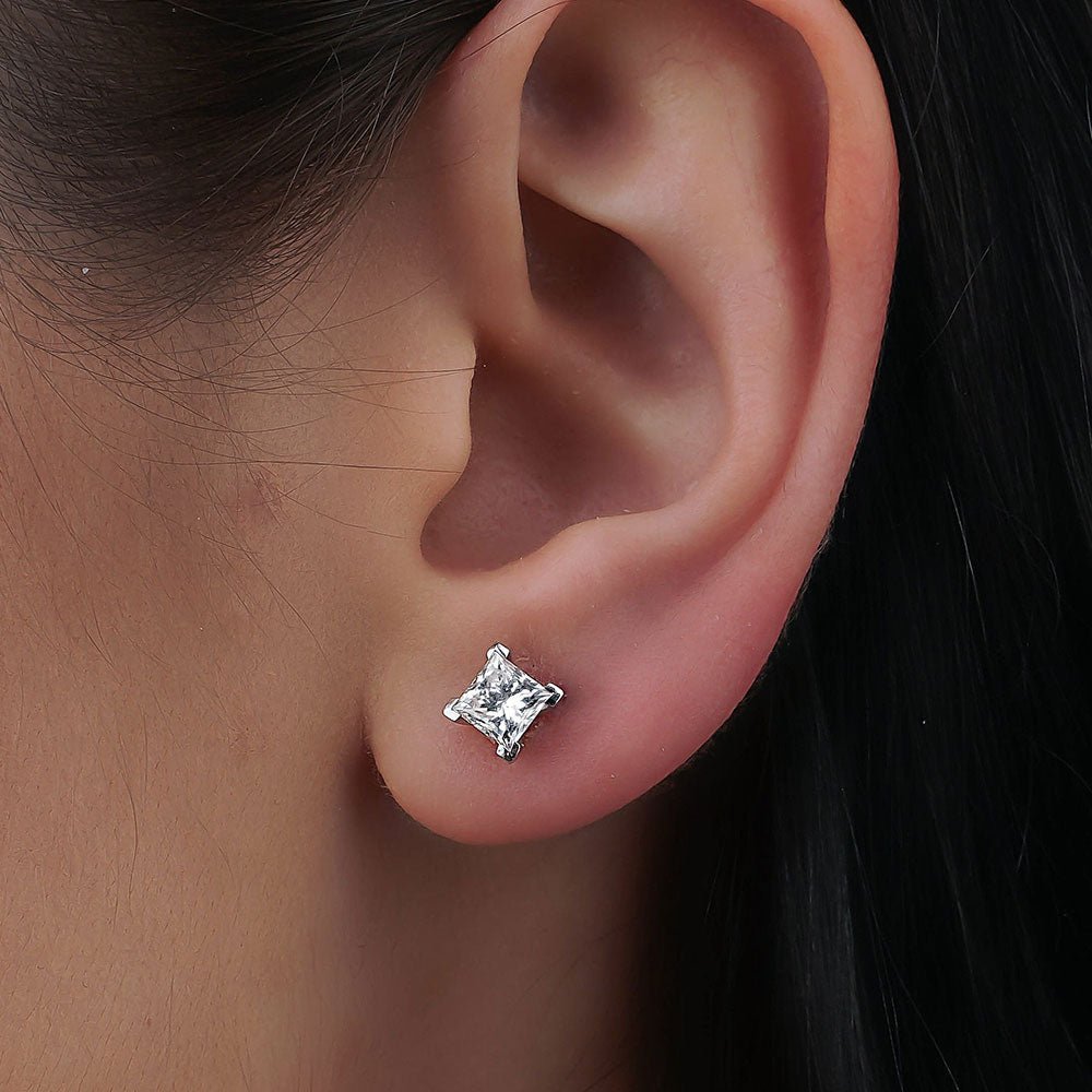 0.80 Karat Prenses Kesim Tektaş Pırlanta Küpe - RNF0578 | Pırlanta Küpe | Ronaff Pırlanta | Tektaş Yüzük, Pırlanta Yüzük, Kolye, Küpe