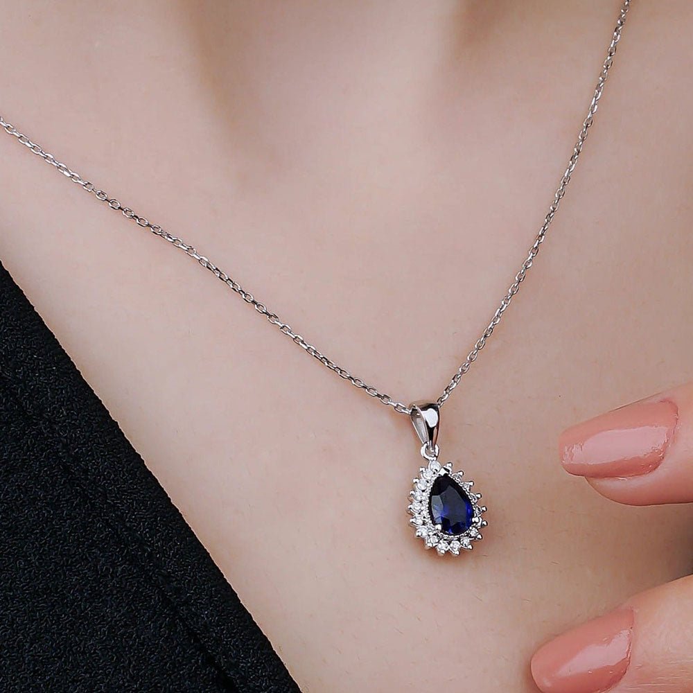 1.00 Karat Damla Kesim Pırlantalı Safir Kolye - RNF0383 | Renkli Taşlı Kolyeler | Ronaff Pırlanta | Tektaş Yüzük, Pırlanta Yüzük, Kolye, Küpe