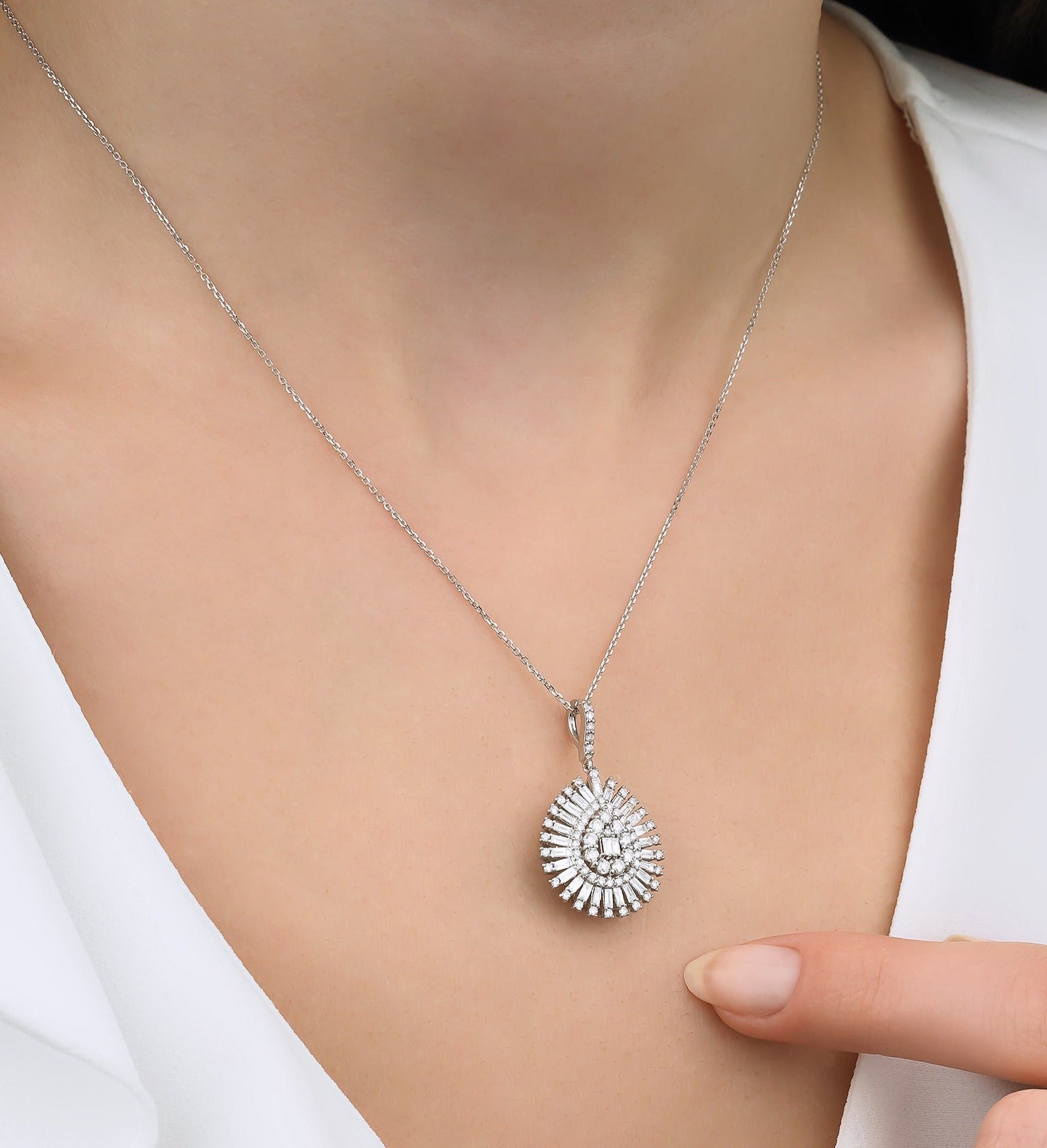 1.23 Karat Baget Pırlantalı Kolye - RNF0664 | Pırlanta Kolye | Ronaff Pırlanta | Tektaş Yüzük, Pırlanta Yüzük, Kolye, Küpe