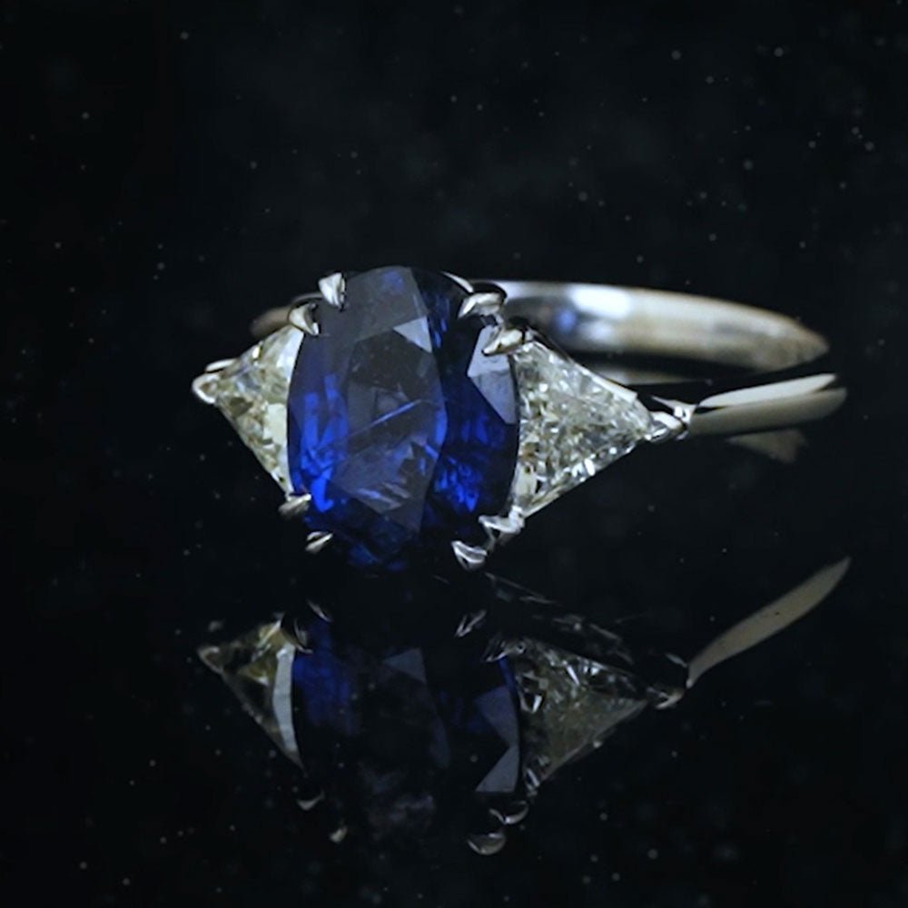 2.48 Karat Oval Kesim Safir & 0.25x2 Triangle Kesim Pırlantalı Tasarım Unique Yüzük - RNF0725 | safir yüzükler | Ronaff Pırlanta | Tektaş Yüzük, Pırlanta Yüzük, Kolye, Küpe