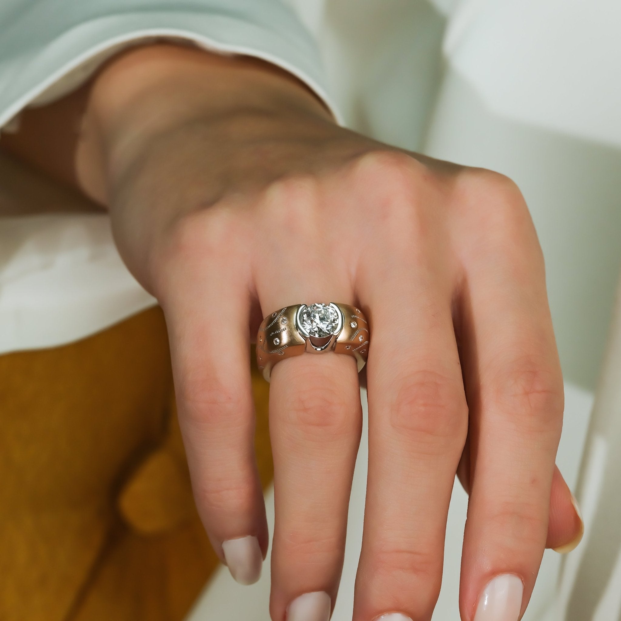 1.50 Karat Merkez Yuvarlak & 0.20 Karat Kenar Pırlantalı GIA/HRD Sertifikalı Unique Tasarım Tektaş Yüzük - RNF0819 | Pırlanta Yüzük | Ronaff Pırlanta | Tektaş Yüzük, Pırlanta Yüzük, Kolye, Küpe