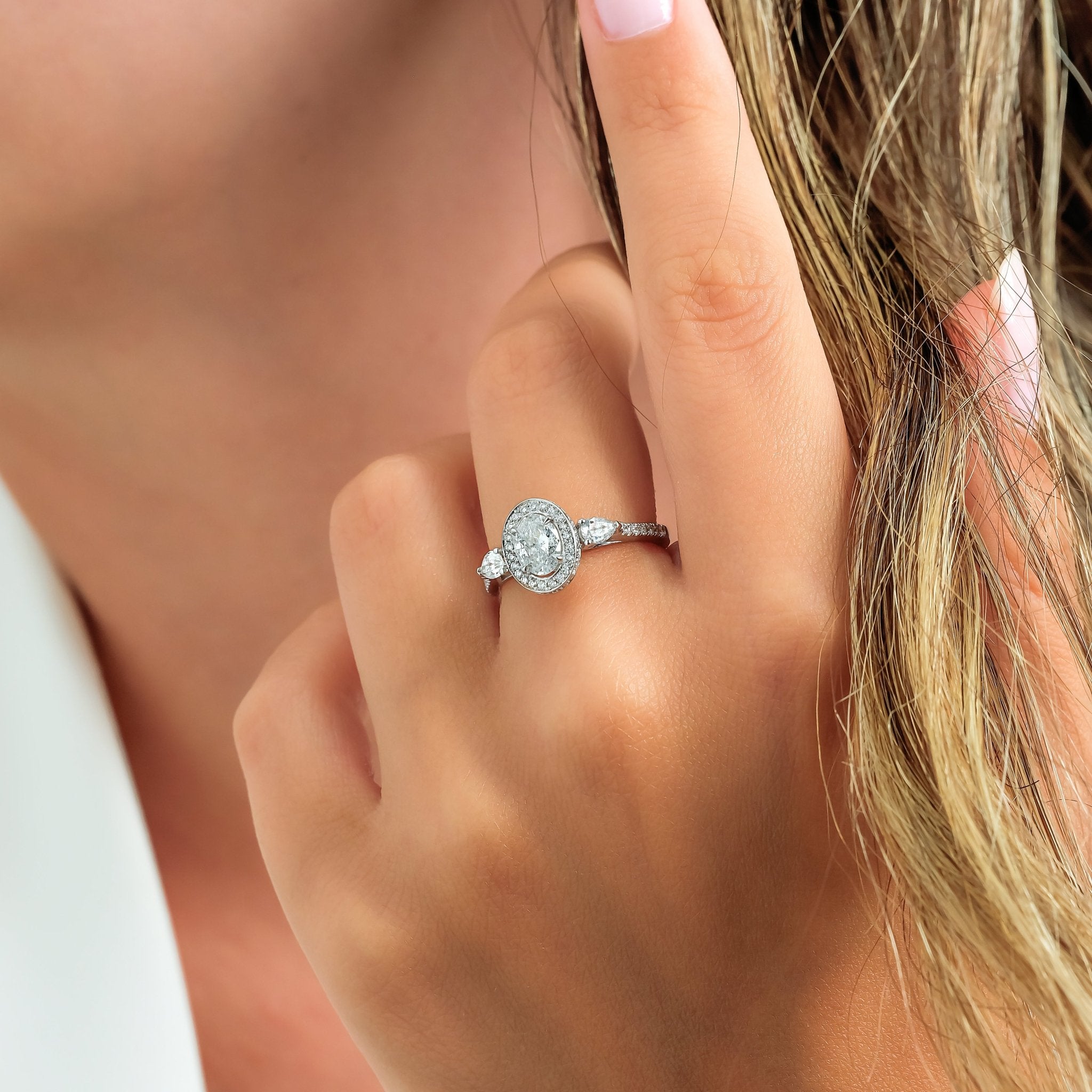 0.75 Karat Oval Merkez & 0.50 Karat Yuvarlak Kesim & 0.20 Karat Damla Kesim Pırlanta GIA/HRD Sertifikalı Özel Tasarım Tektaş Teklif Yüzüğü - RNF0714 | oval | Ronaff Pırlanta | Tektaş Yüzük, Pırlanta Yüzük, Kolye, Küpe