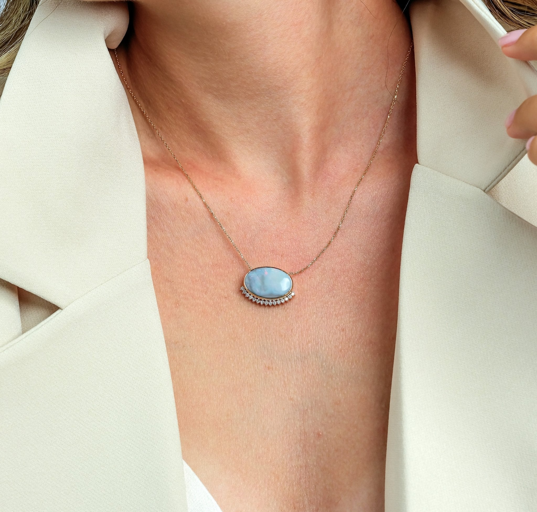 3.84 Karat Natural Opal Taşı & 0.20 Karat Yuvarlak Kesim Pırlanta Tasarım Kolye - RNF0880 | Renkli Taşlı Kolyeler | Ronaff Pırlanta | Tektaş Yüzük, Pırlanta Yüzük, Kolye, Küpe