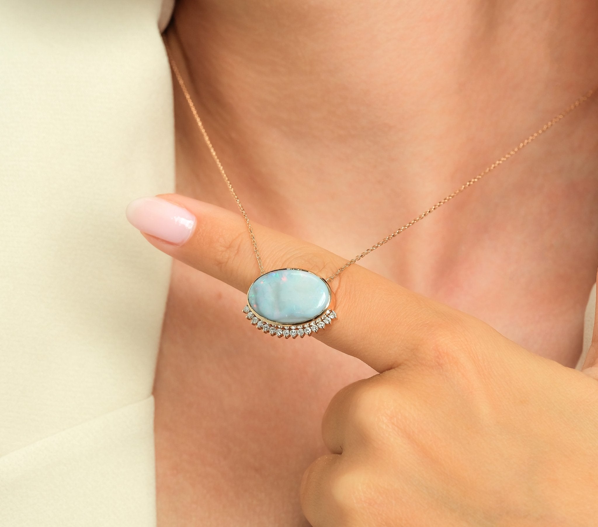 3.84 Karat Natural Opal Taşı & 0.20 Karat Yuvarlak Kesim Pırlanta Tasarım Kolye - RNF0880 | Renkli Taşlı Kolyeler | Ronaff Pırlanta | Tektaş Yüzük, Pırlanta Yüzük, Kolye, Küpe