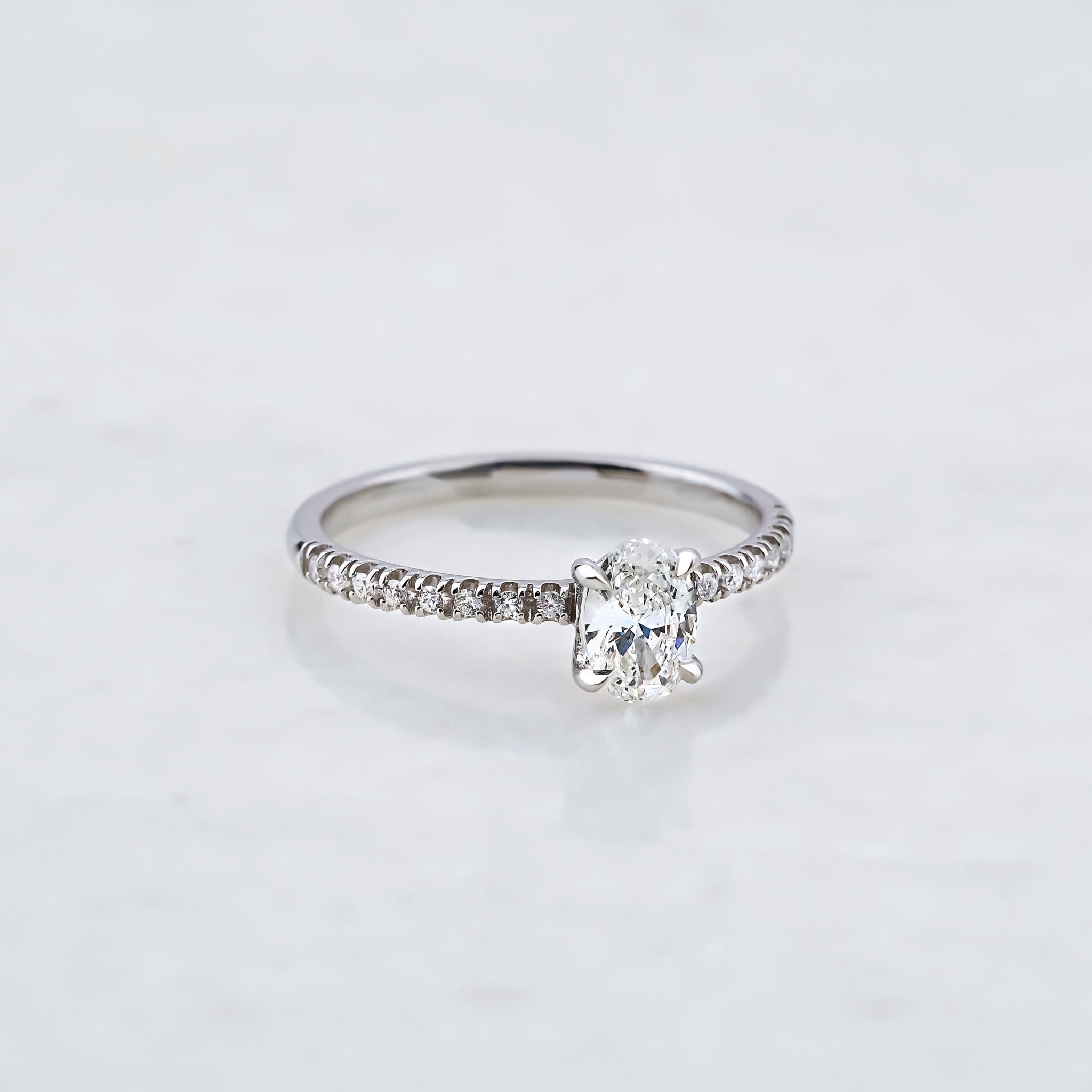 0.60 Karat Merkez Oval & 0.20 Karat Kenar Pırlantalı HRD Sertifikalı Tektaş Pırlanta Yüzük - RNF0840 | Tektaş Yüzükler | Ronaff Pırlanta | Tektaş Yüzük, Pırlanta Yüzük, Kolye, Küpe