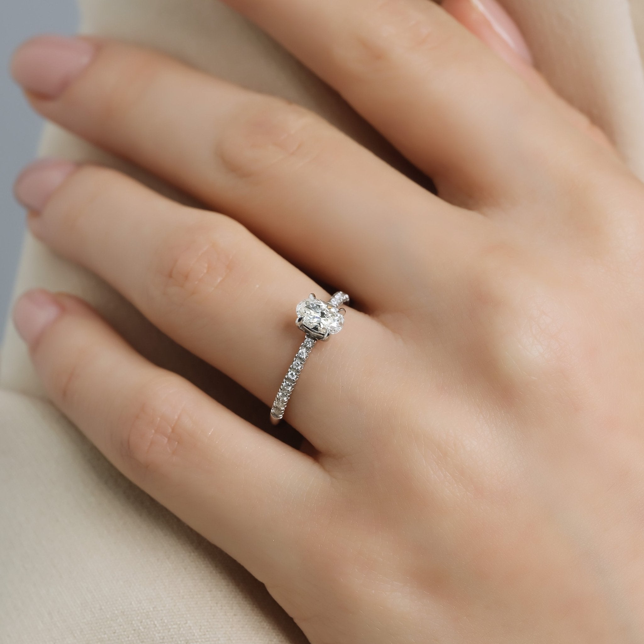 0.60 Karat Merkez Oval & 0.20 Karat Kenar Pırlantalı HRD Sertifikalı Tektaş Pırlanta Yüzük - RNF0840 | Tektaş Yüzükler | Ronaff Pırlanta | Tektaş Yüzük, Pırlanta Yüzük, Kolye, Küpe