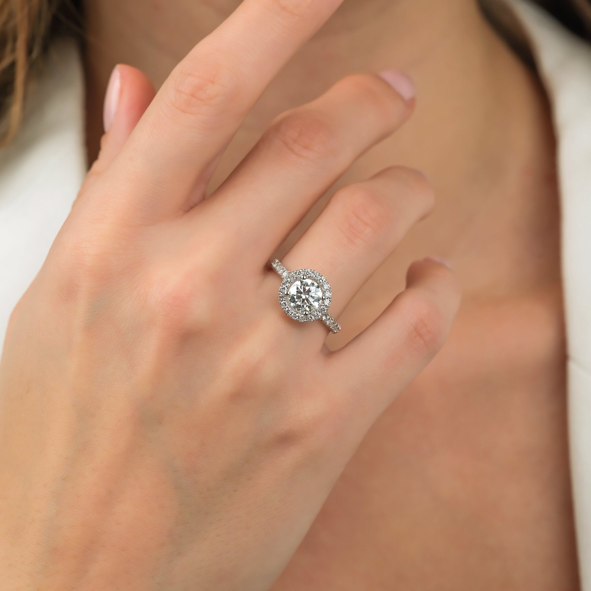 1.51 Karat Merkez Yuvarlak & 0.50 Karat Kenar GIA Sertifikalı Halo Model Tasarım Tektaş Pırlanta Yüzük - RNF0818 | Pırlanta Yüzük | Ronaff Pırlanta | Tektaş Yüzük, Pırlanta Yüzük, Kolye, Küpe