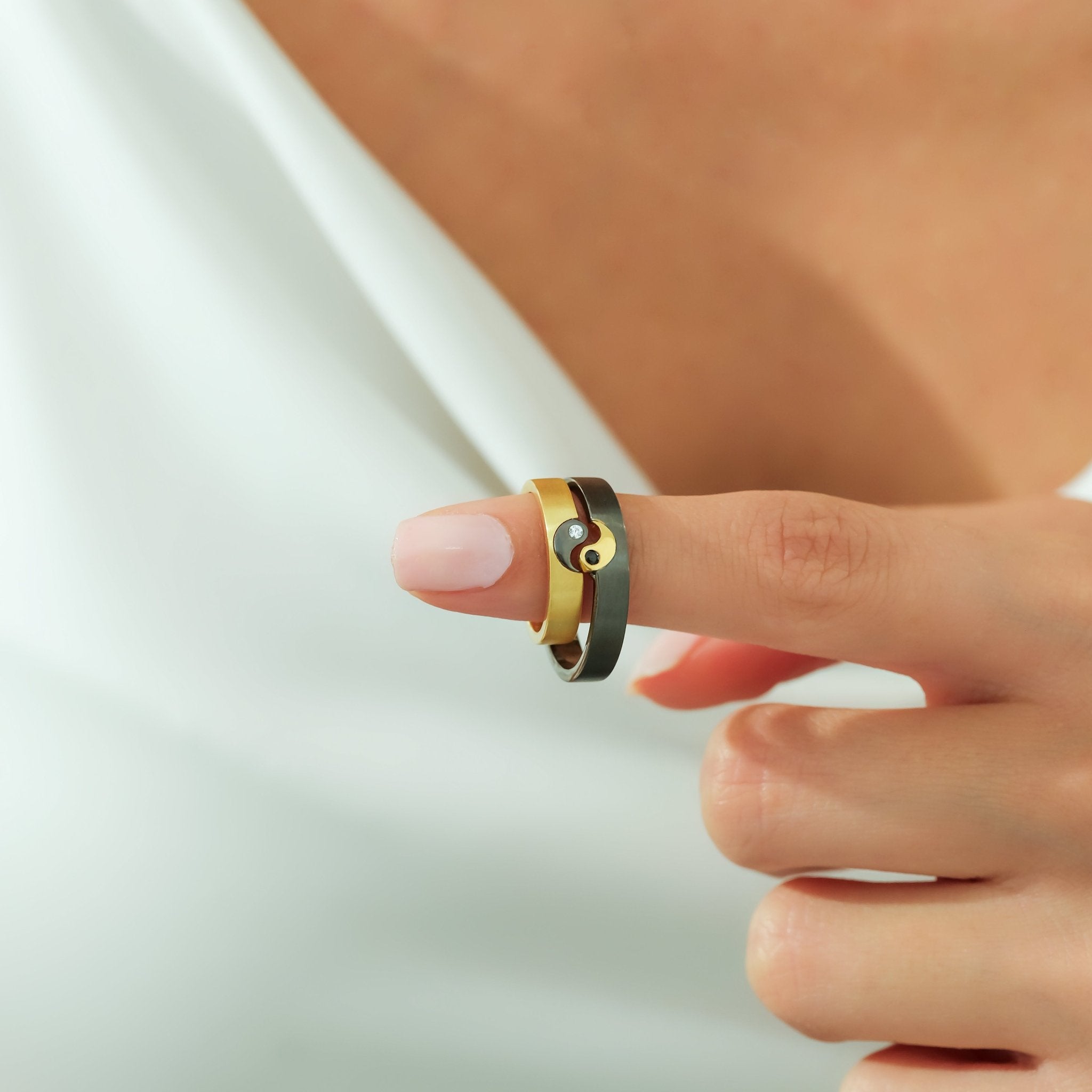 Özel Tasarım Pırlantalı & Altın Yin Yang Çift Alyans - RNF0915 | Pırlanta Yüzük | Ronaff Pırlanta | Tektaş Yüzük, Pırlanta Yüzük, Kolye, Küpe