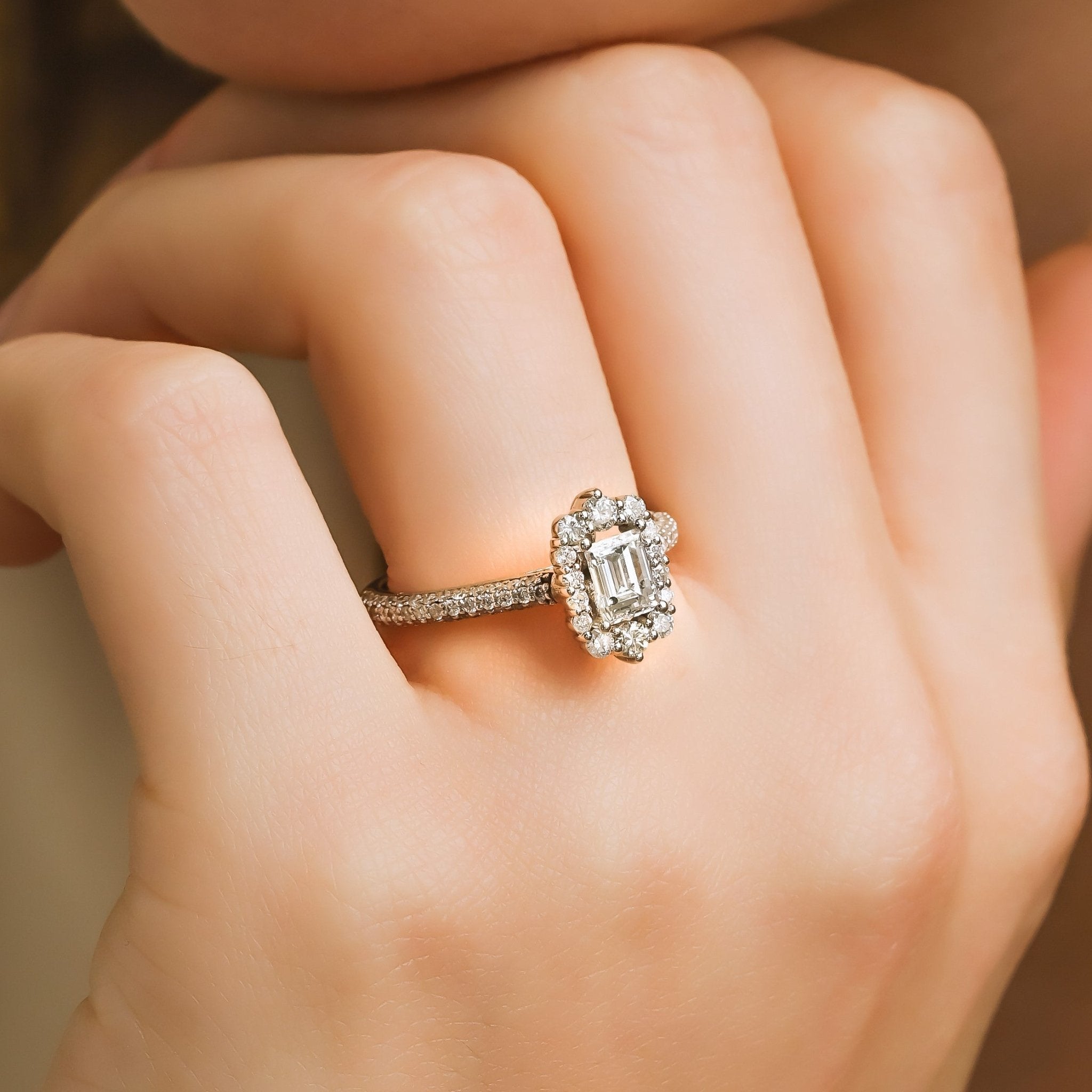 0.50 Karat Emerald & 0.52 Karat Yuvarlak Kesim GIA/HRD Sertifikalı Tektaş Pırlanta Yüzük - RNF0870 | Pırlanta Yüzük | Ronaff Pırlanta | Tektaş Yüzük, Pırlanta Yüzük, Kolye, Küpe