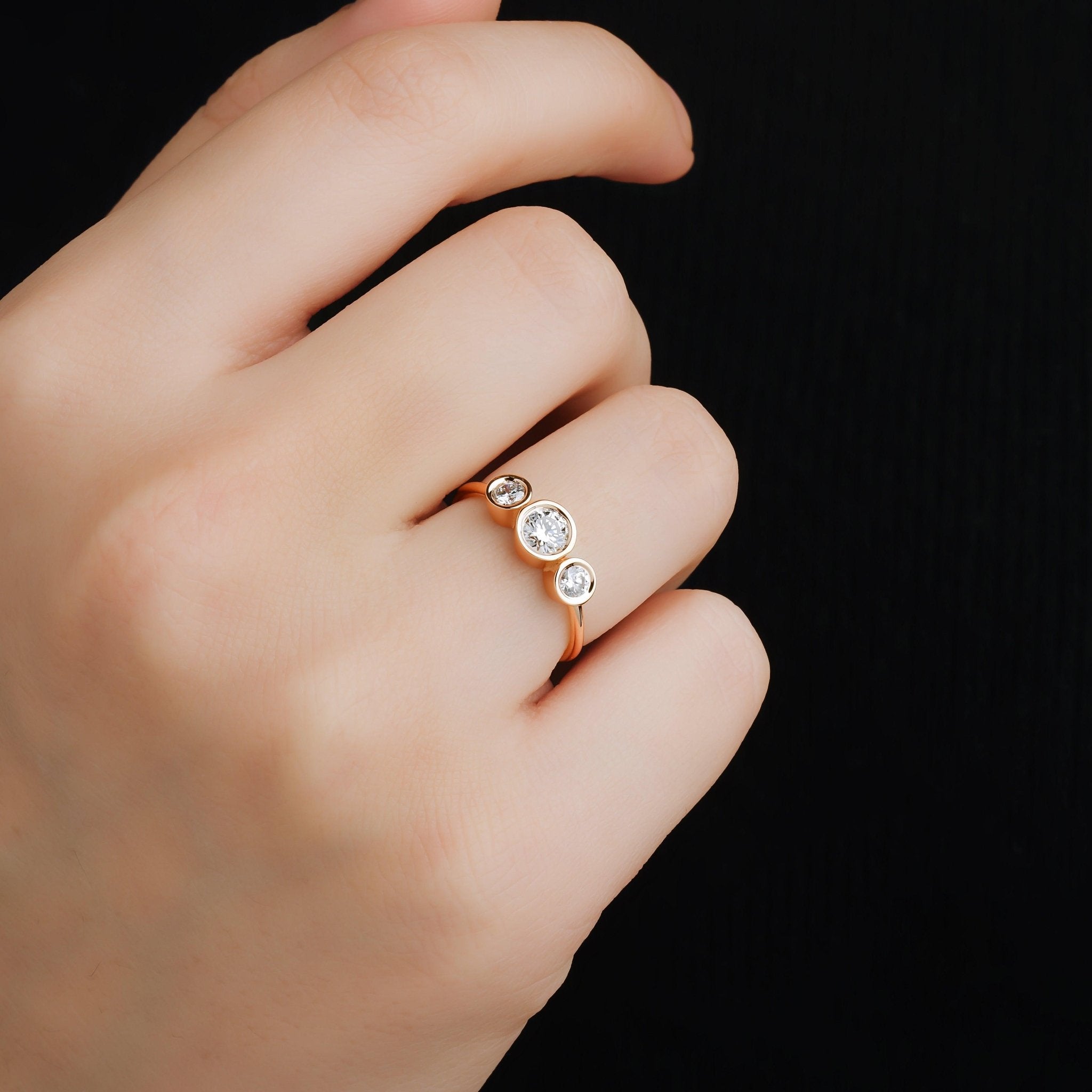 0.50 Karat Yuvarlak Kesim Tria Üçtaş Pırlanta Yüzük - RNF0046 | Tria Yüzükler | Ronaff Pırlanta | Tektaş Yüzük, Pırlanta Yüzük, Kolye, Küpe