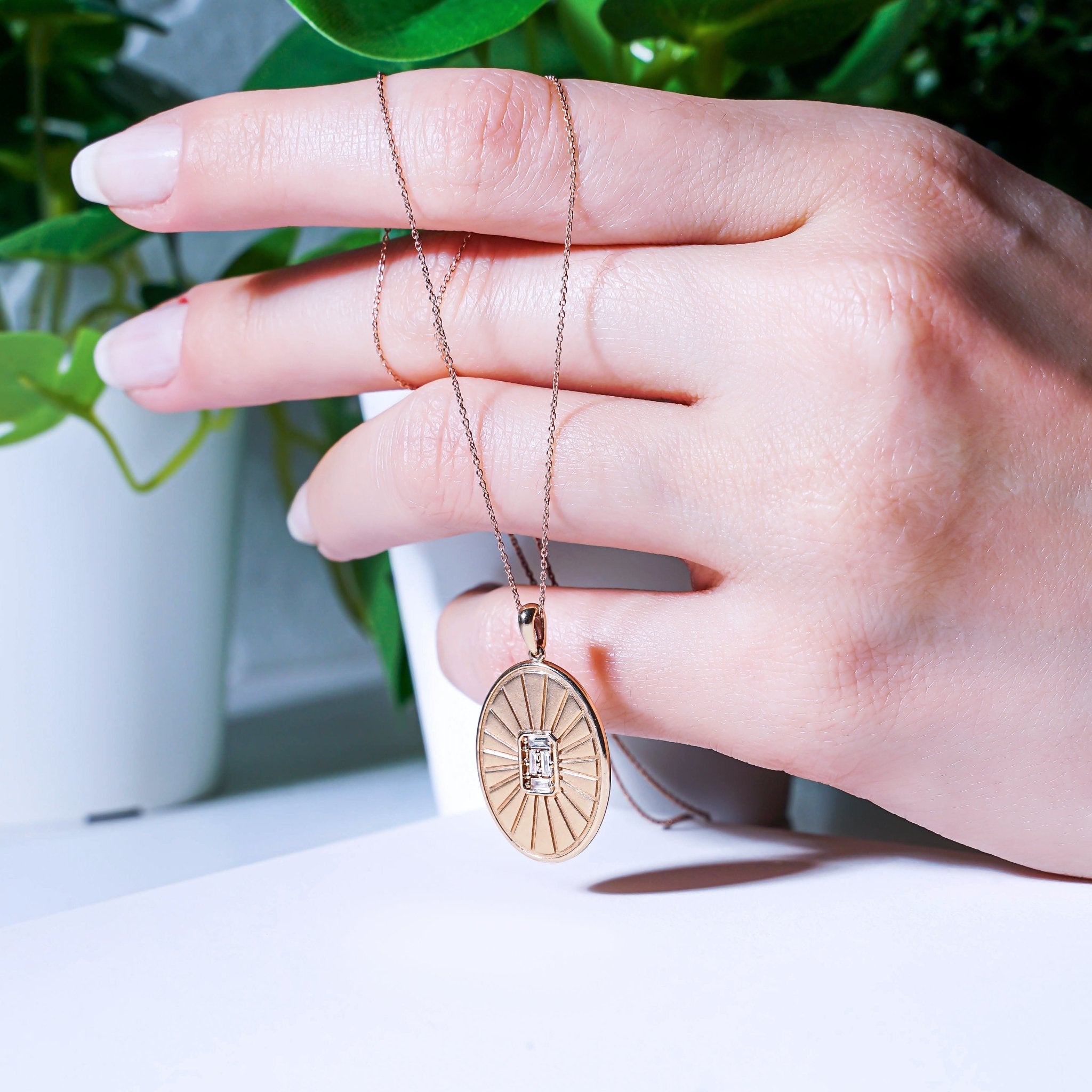 0.16 Karat Baget Pırlantalı Özel Tasarım Levha Vintage Kolye - RNF0347 | Pırlanta Kolye | Ronaff Pırlanta | Tektaş Yüzük, Pırlanta Yüzük, Kolye, Küpe